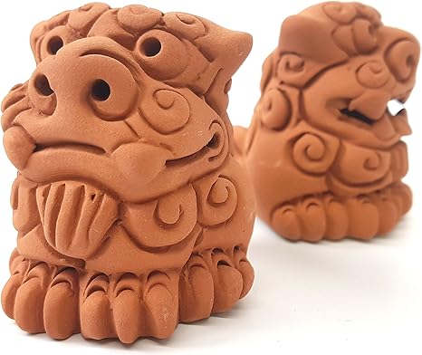Amazon ずっしり重い 置物 手作り 素焼き シーサー 顔デカ2頭身 縦約5 5cm 横約5 5cm 奥行き約5 5cm 置物 オブジェ オンライン通販