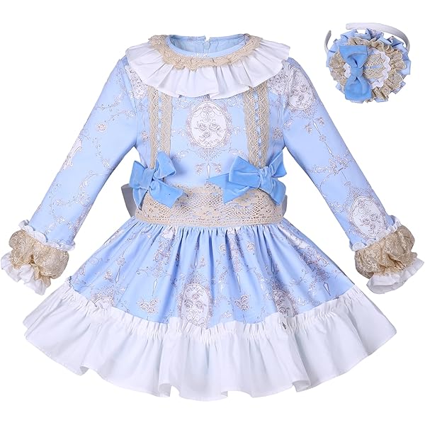 Concept de célébration vacances et fête heureuse femme élégante en robe