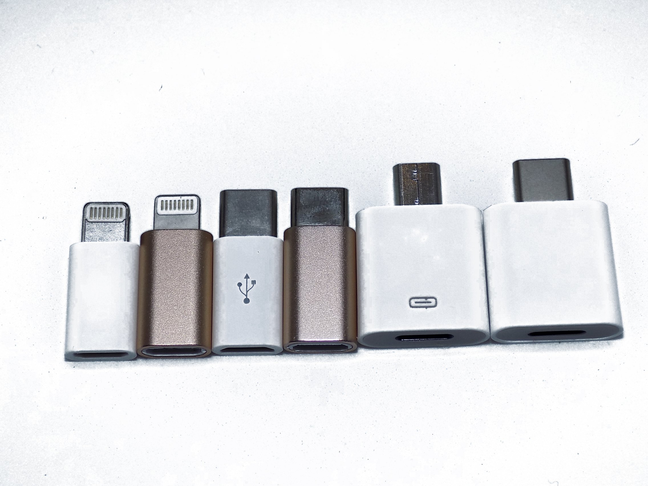 Mobile phone adapter (MicroUSB TO TypeC or MicroUSB TO 8pin&&8Pin to MicroUSB or 8pin to TypeC),Also configure a mobile phone TF card reader,Real shot picture is not beautified