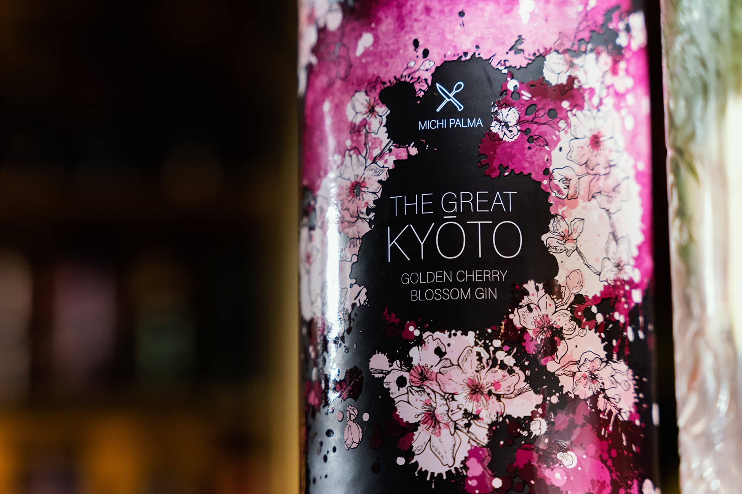 Michi Palma | The Great Kyōto Golden-Cherry-Blossom (1 x 0.5 l) | Premium Spirituose auf Gin-Basis | Mit 23 Karat reinem Blattgold und edler Geschenkverpackung | Goldene Gin-Geschenkidee 4