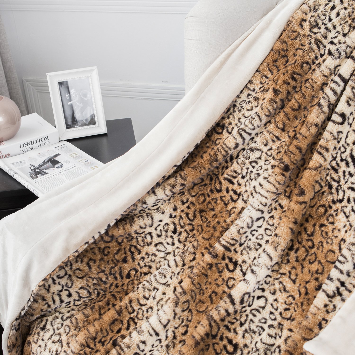 BEDSURE More than comfort Leopard Throw Blanket Brown Faux Fur Fleece Bed Throw 130 x 150cm, Soft Warm Fluffy Animal Printed Throws Decorative Blankets Reversible with Sherpa by Bedsure