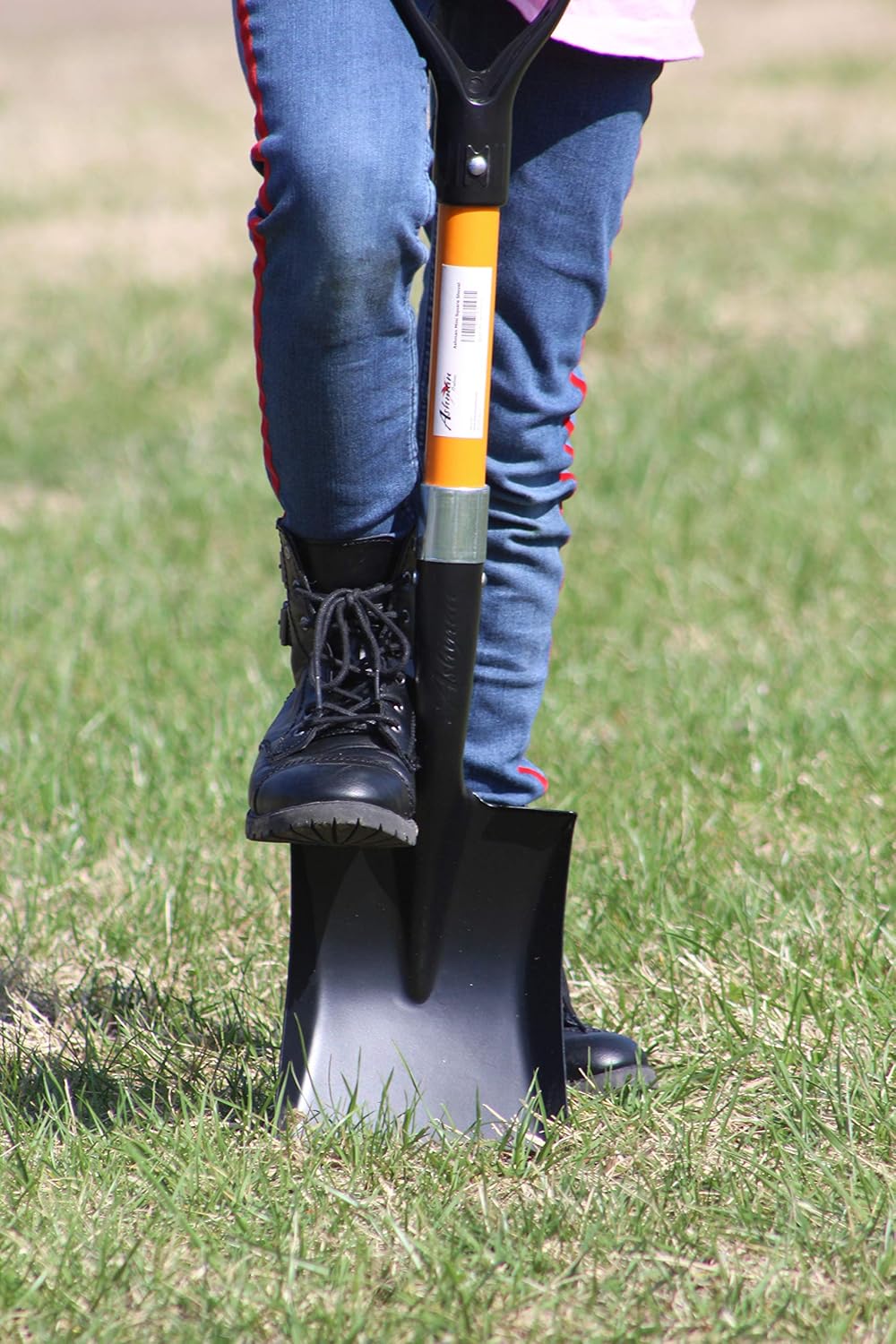 Ashman Square Shovel 27 Inches in Length with D-Cup Mini Handle Square Shovel, Sturdy Build and Easy to use, Material with Firm and Comfortable Fiberglass Handle, Built to Last : Garden & Outdoor