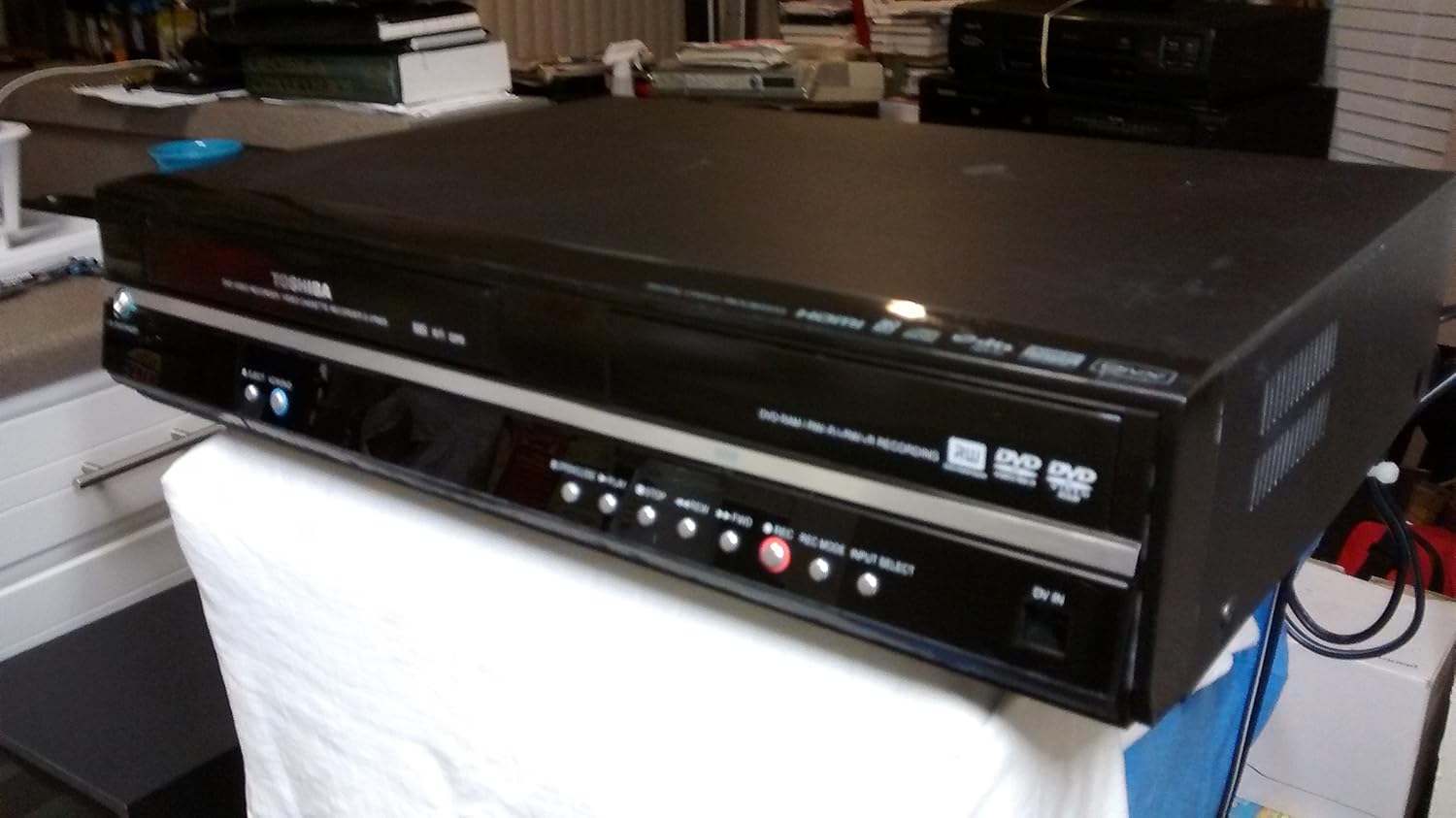 Amazon.com: TOSHIBA D-VR600KU DVD Video Recorder & VCR Video Cassette  Recorder Combo, DVD/CD/Hi-Fi Stereo VHS Player. HDMI, Dolby Digital  Recording, DIVX, ...