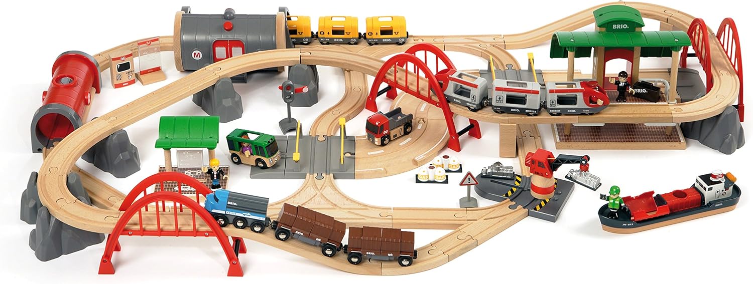 BRIO World 33052 Deluxe Railway Set 