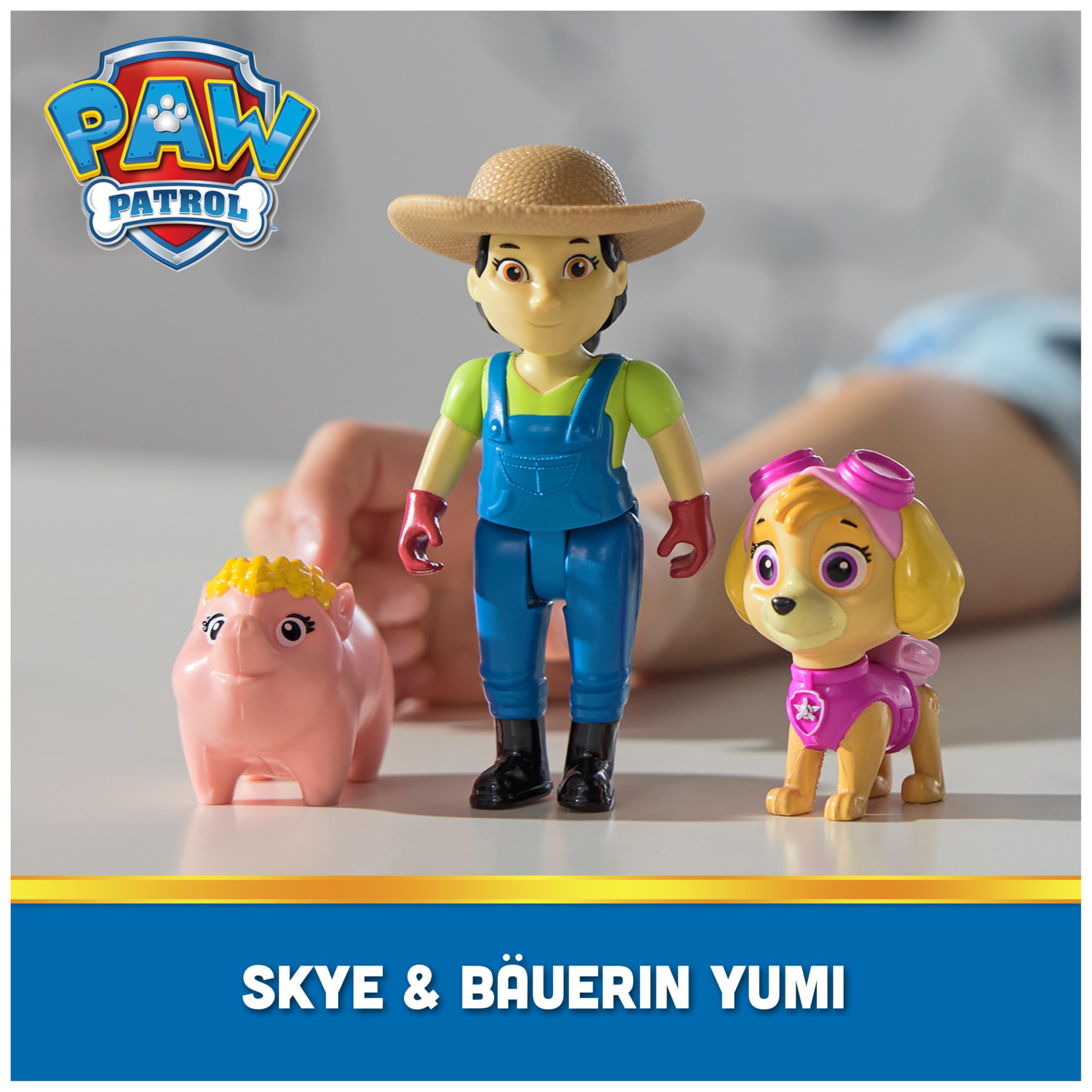 PAW PATROL Hero Pups – Actionfiguren-Set mit 1 Skye Hundefigur, 1 Bäuerin Yumi Figur und 1 Schweinchen, Spielzeug geeignet für Kinder ab 3 Jahren 2