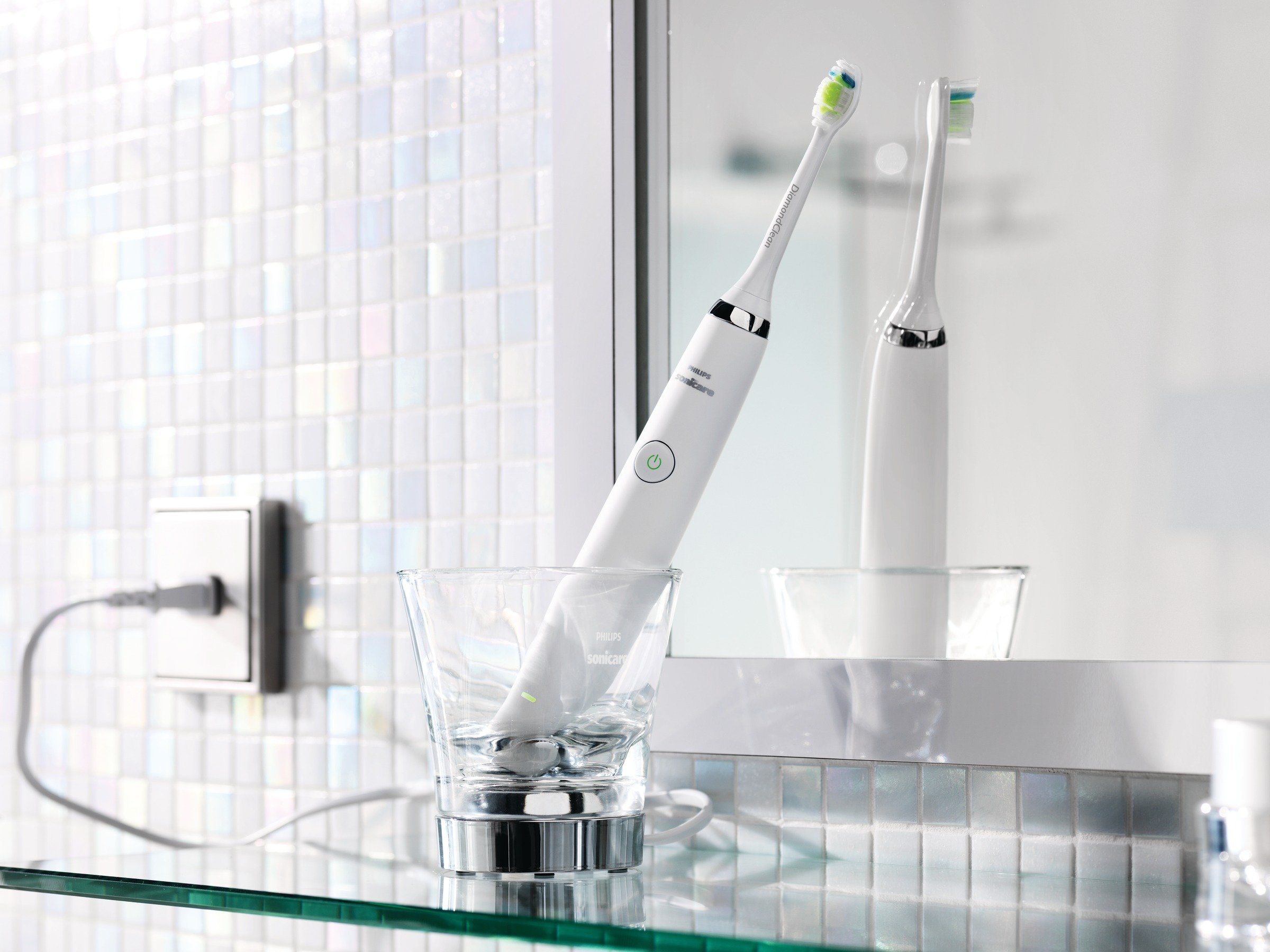 Philips Sonicare DiamondClean rechargeable electric toothbrush, White Edition, HX9332