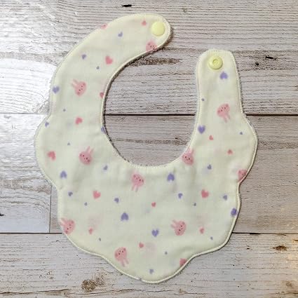 Amazon Co Jp Jam S Ukulele Kma 073 2 ベビースタイ 女の子 お花型 うさぎ柄 オフホワイト もくもくスタイ リバーシブル ハンドメイド 手作り 綿 4重ガーゼ ダブルガーゼ タオル地 プラホック 出産祝い プレゼント 楽器