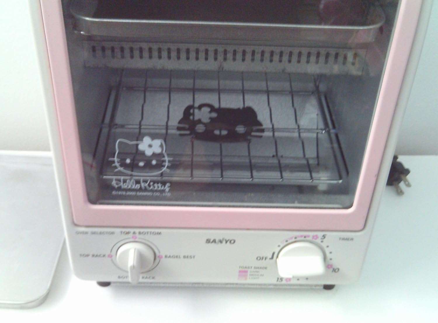 Sanyo SKKT7 Hello Kitty Super Toasty 950 Watts Toaster Oven with