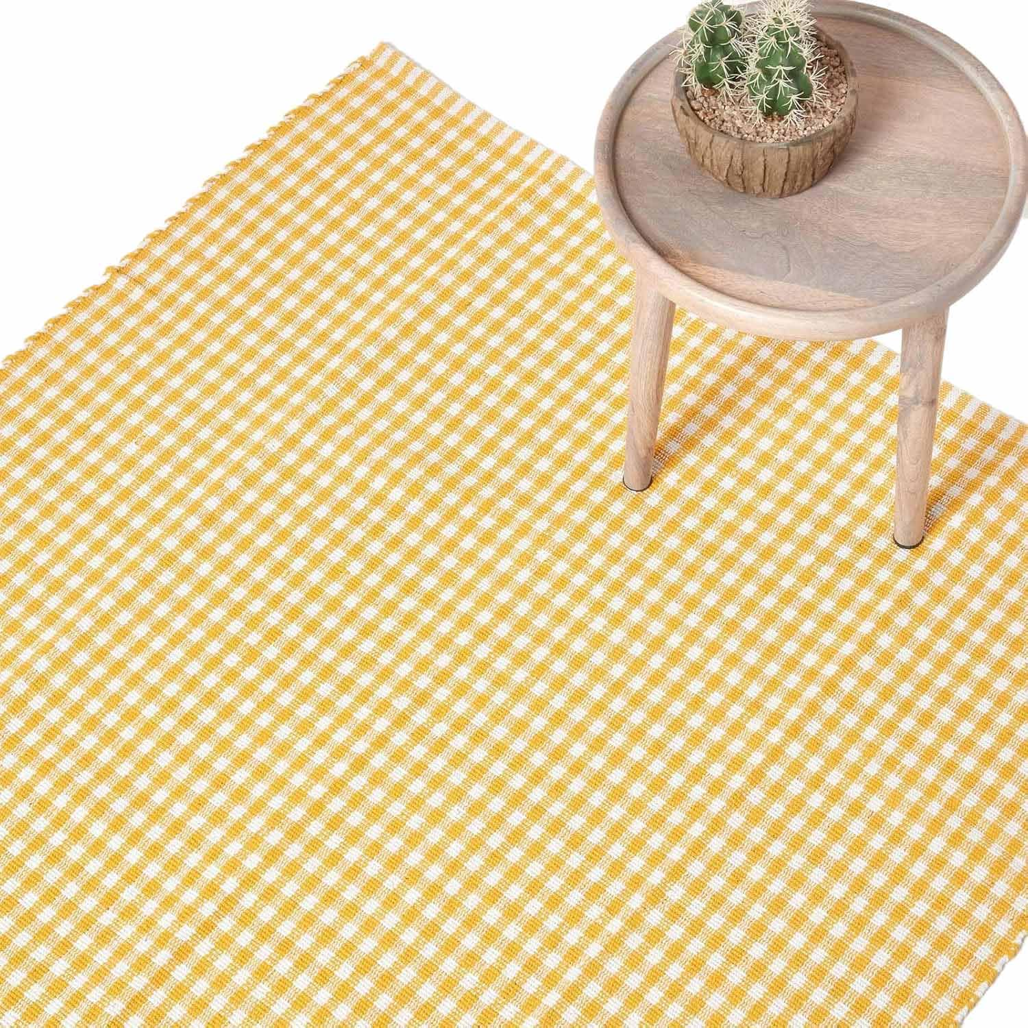 HOMESCAPES 100% Cotton Checkered Gingham Rug Handwoven Yellow White 70 x 120 cm Check Large Rug for Living Room Bedroom and Hallway