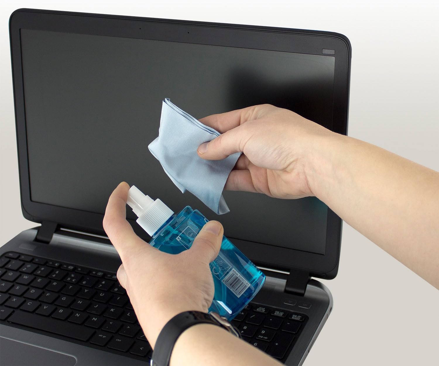 Ewent EW5671 Antibacterial Cleaner (200ML) + Microfibre Cloth (20x20CM) for LED/LCD/Plasma/Laptop screens, iPhone, iPad - Image 4