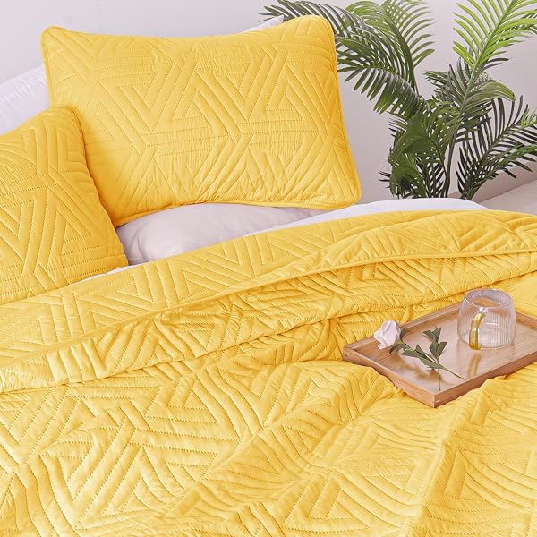 WHALE FLOTILLA SOFT KING SIZE QUILT SET FOR ALL SEASONS, 3-PIECE ULTRASONIC GEOMETRIC QUILTS BEDDING SET, LIGHTWEIGHT REVERSIBLE BEDSPREAD, COVERLET, BED COVER WITH 2 PILLOW SHAMS, YELLOW