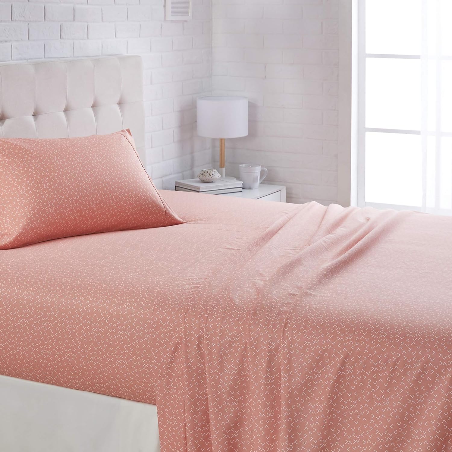 AmazonBasics Lightweight Super Soft Easy Care Microfiber Bed Sheet Set with 16