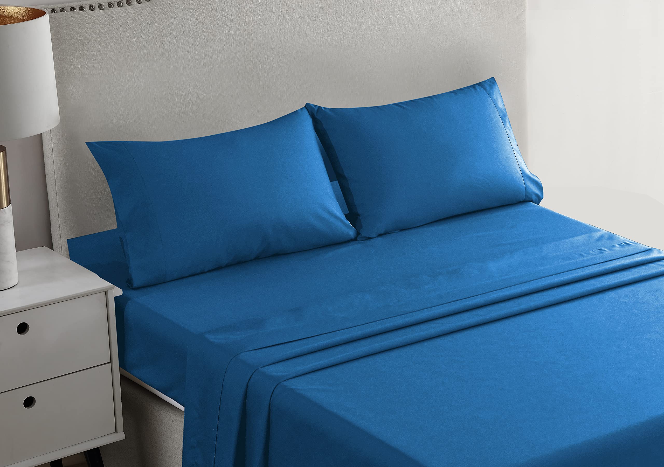 STRATO BEDDING - Microfibre 4 Piece Bed Sheet Set (Flat Sheet, Fitted Sheet & 2 Pillowcases) for Double Bed - Easy Care, Shrinkage Resistant and Fade Resistant, Breathable, Classic Blue