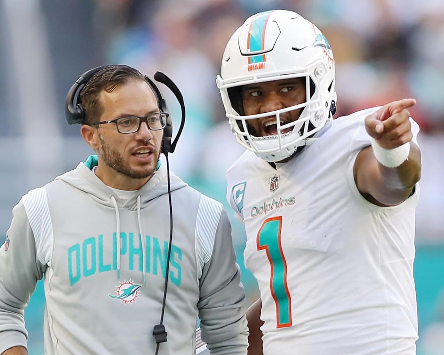 Photographs - Mike McDaniel & Tua Tagovailoa 8 x 10 / 8x10 Glossy Photo Picture Image