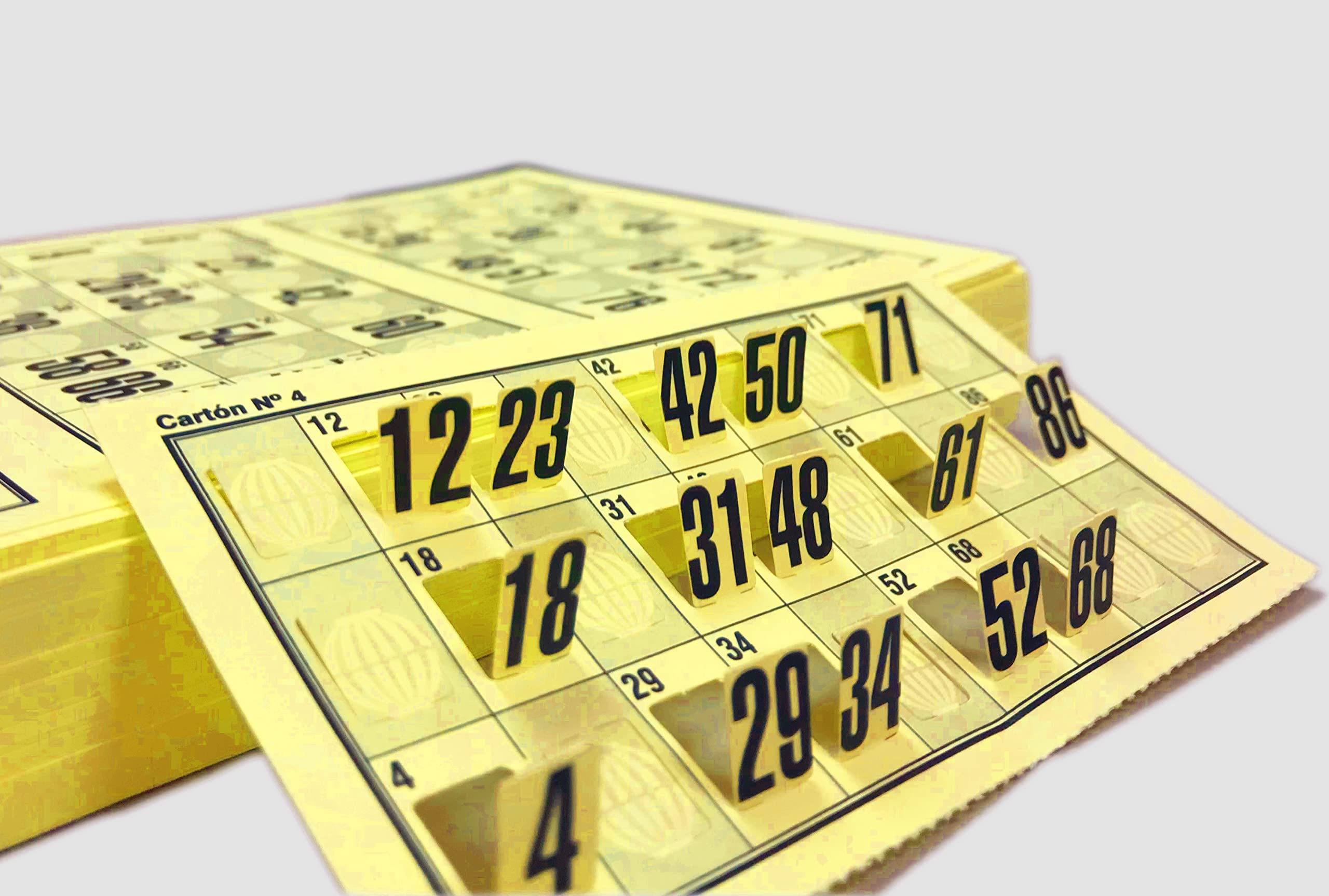 Genérico 960 Die Cut Number Cartons for Traditional 90 Balls Bingo (Yellow)