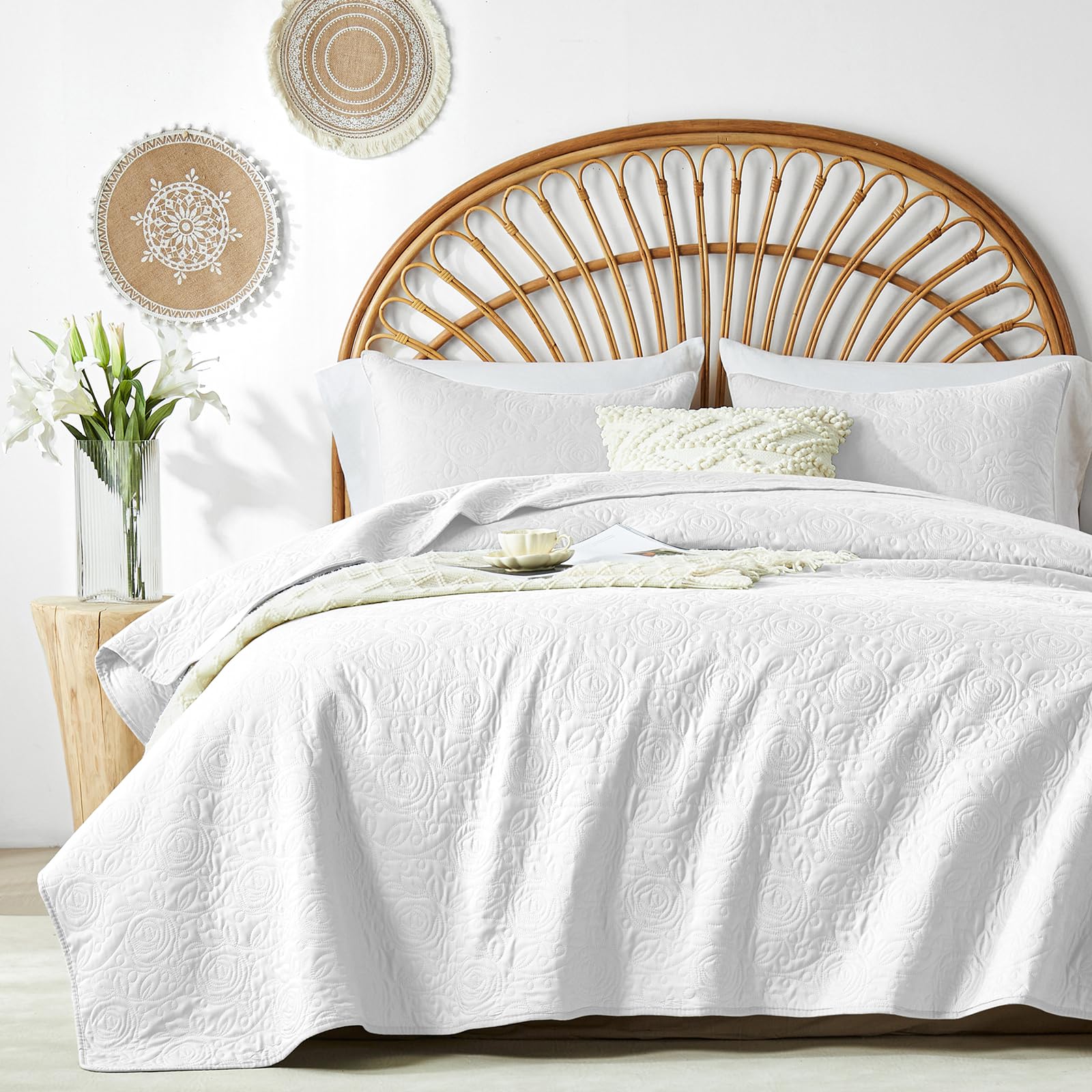 Photo 1 of akkialla Rose Floral Twin Quilt Bedding Set,White 2-Piece Lightweight Microfiber Twin Bedspread,Botanical Flower Pattern Coverlet Set for All Seasons(1 Quilt,1 Pillow Sham)