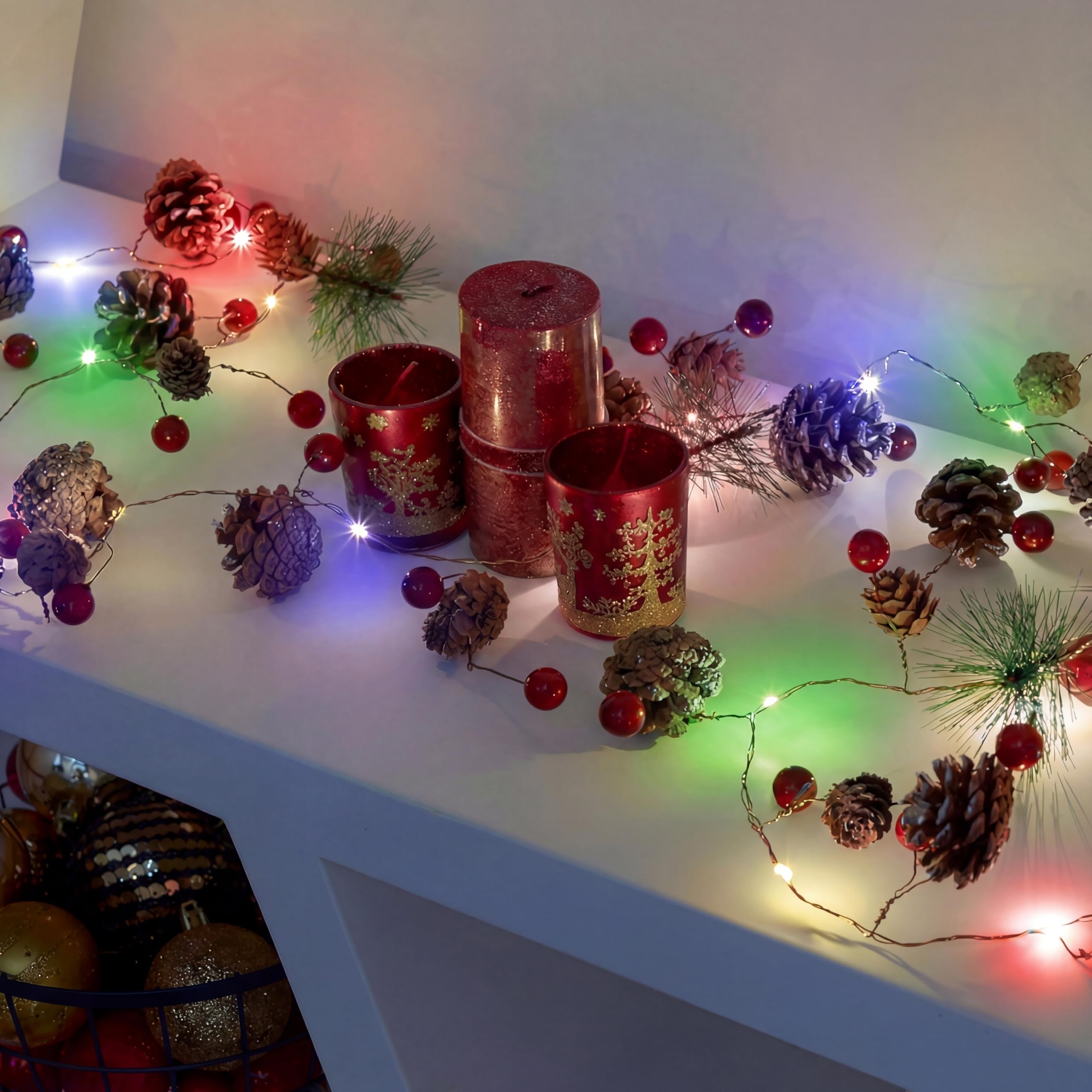 GloBrite 2M Christmas Garland with 20 LED Lights – Pre-Lit Decoration for Fireplace, Stairs, and Indoor Home Décor – Xmas Garland for Christmas Decorations (Multi-Coloured)