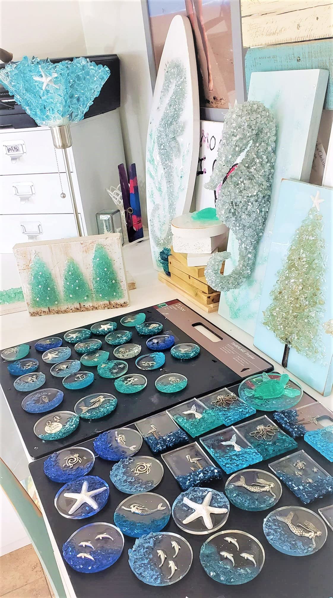 Crushed Glass for Resin Art, Broken Glass Pieces for Crafts Vase Filler Home Decorations,Crushed Glass for Crafts,3-6mm,1.5 Pound (Crystal/Transparent)