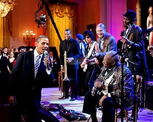 bucraft Barack Obama Sings Sweet Home Chicago with B.B. King - 8X10 Photo (DA-515)