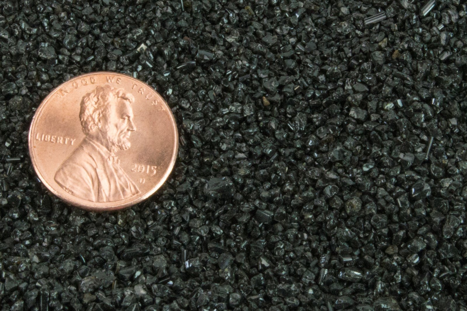 BLACK BEAUTY Abrasive Blast Media Medium Abrasive 12/40 Mesh Size for