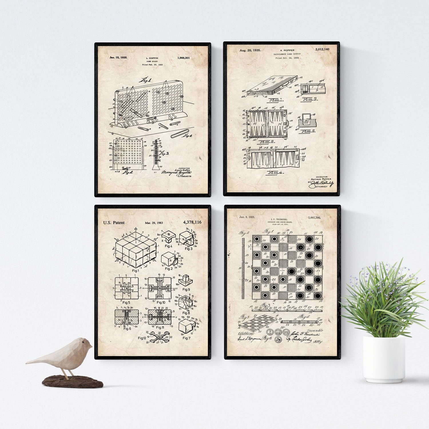 Nacnic VINTAGE - Pack of 4 sheets with PATENTS of games. Set posters with inventions and old patents. Choose the color you like. Printed on 250 grams