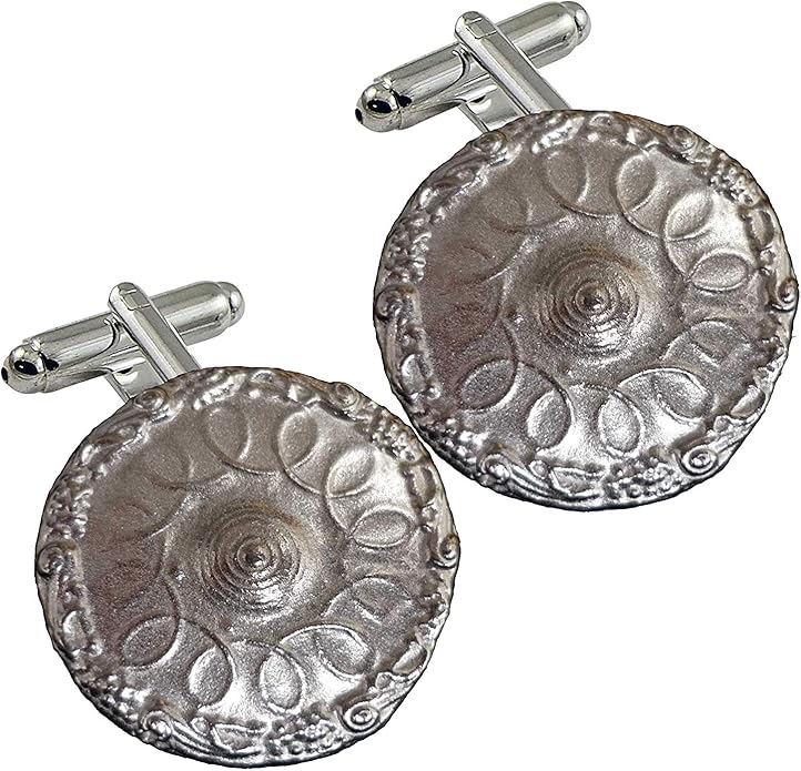 Par de gemelos FT517 Celtic Shield de 4,1 cm hechos de peltre inglés