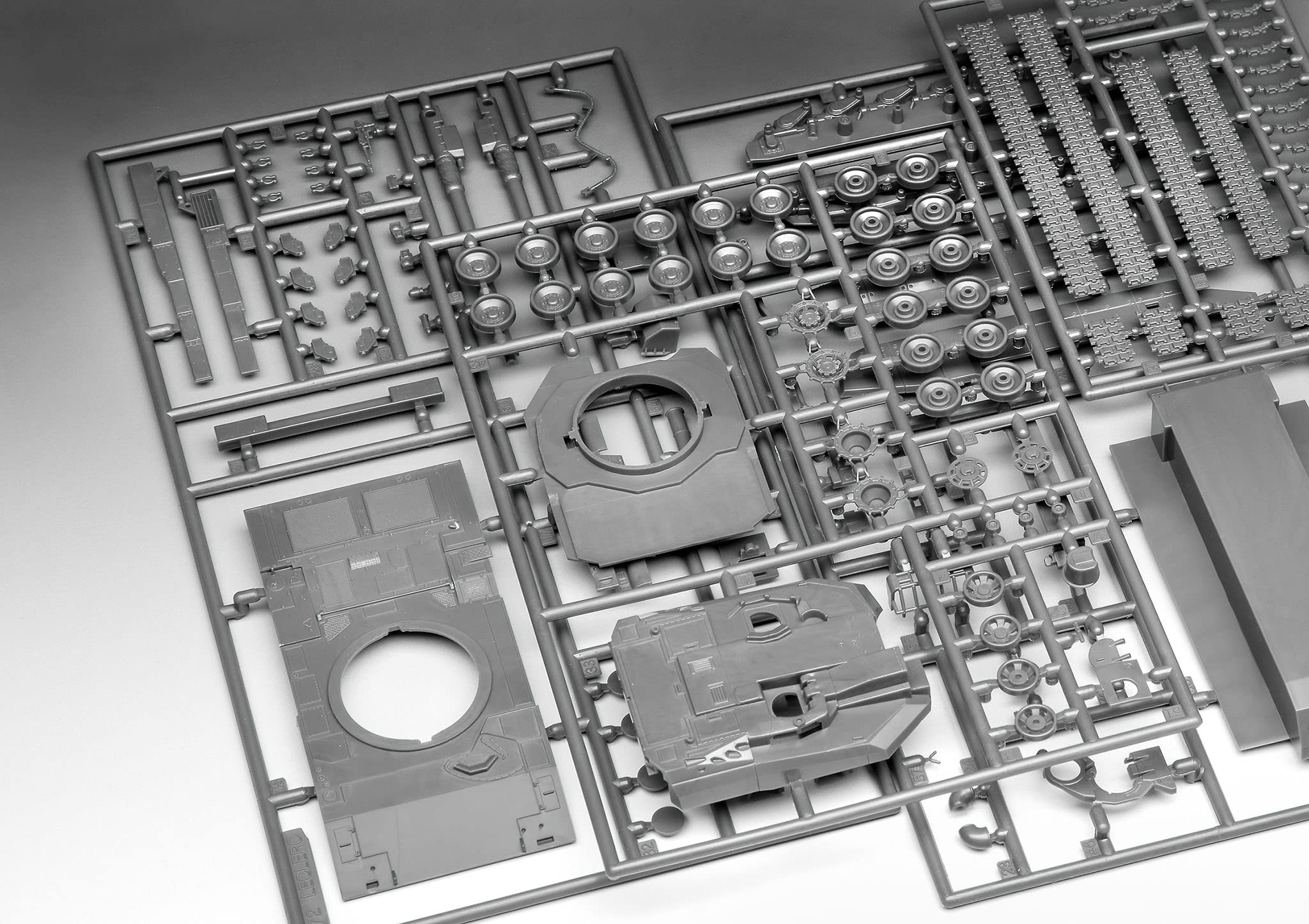 Revell 03341 Leclerc T5 6