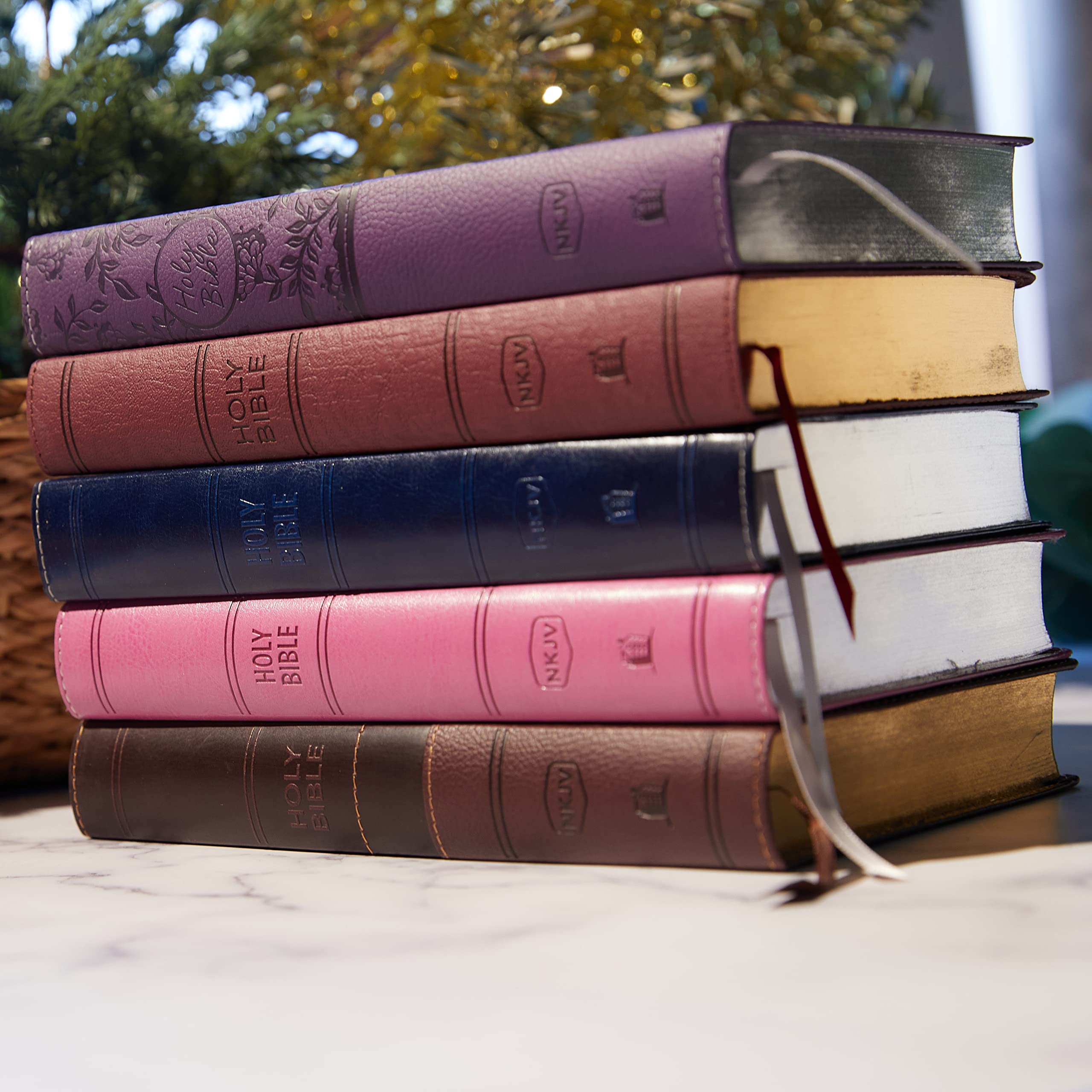 NKJV, Deluxe Gift Bible, Leathersoft, Pink, Red Letter, Comfort Print: Holy Bible, New King James Version NKJV, Deluxe Gift Bible, Leathersoft, Pink, Red Letter, Comfort Print: Holy Bible, New King James Version Imitation Leather