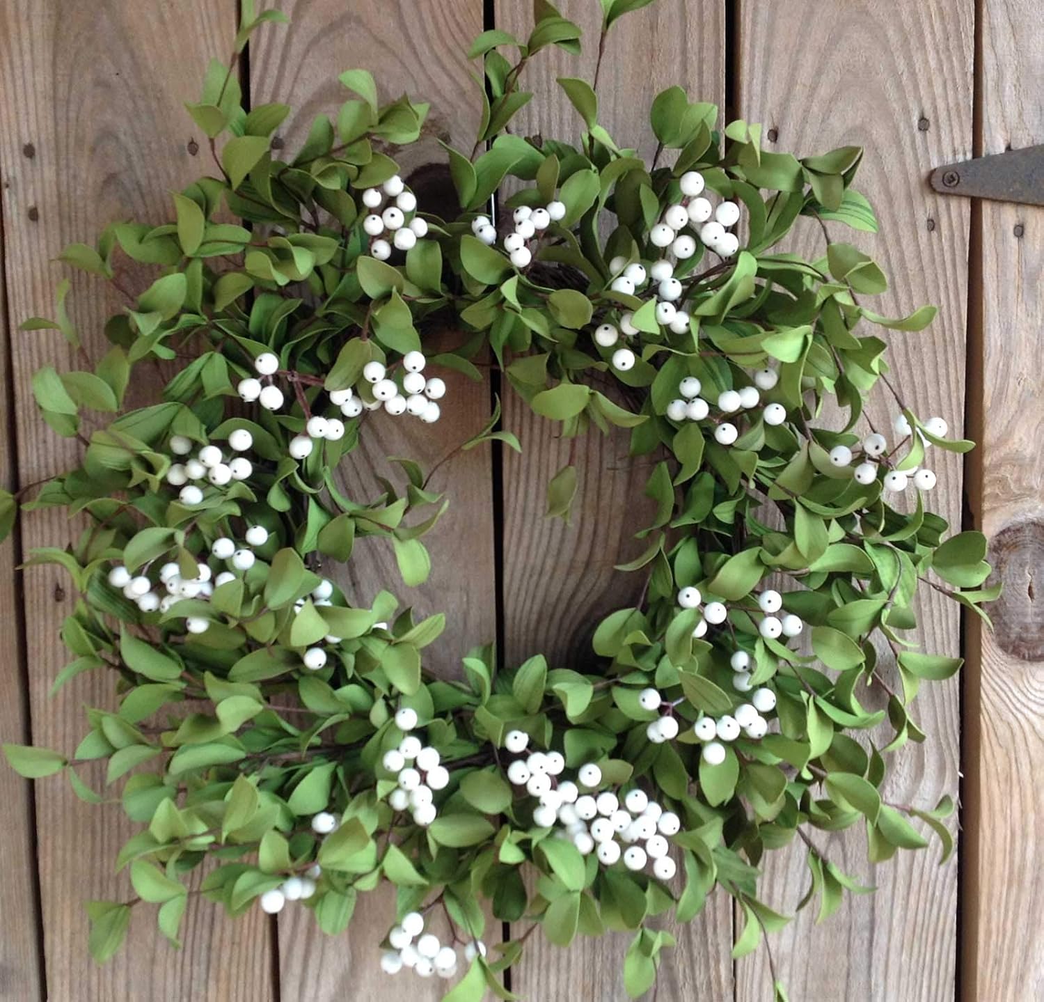 Green with White Berry Wreath - 22 