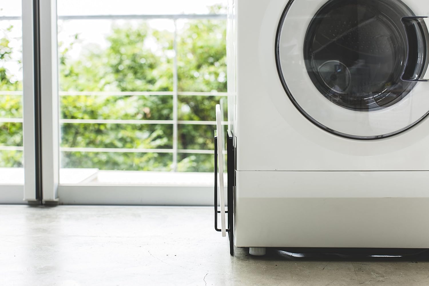 Amazon 山崎実業 マグネット 洗濯機横 珪藻土バスマットスタンド タワー ブラック 3551 ランドリー収納 オンライン通販