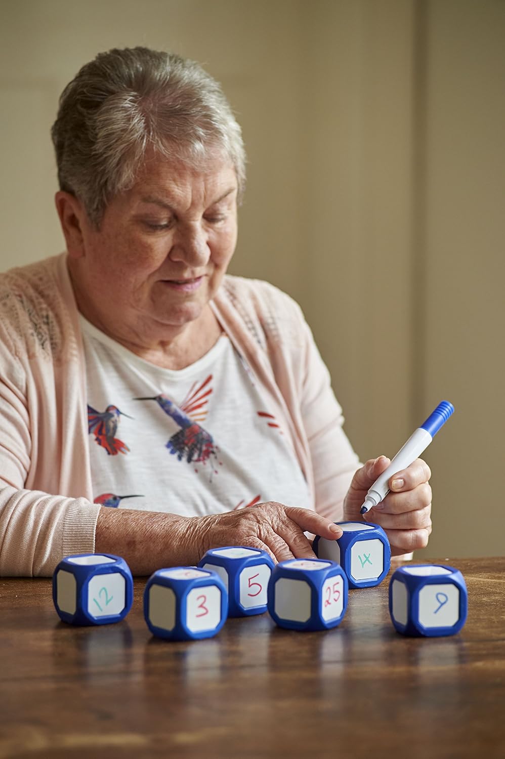 Edu Science 50474 Large Write/Wipe Dice - Pk6, Blue and White, 52mm - Image 5