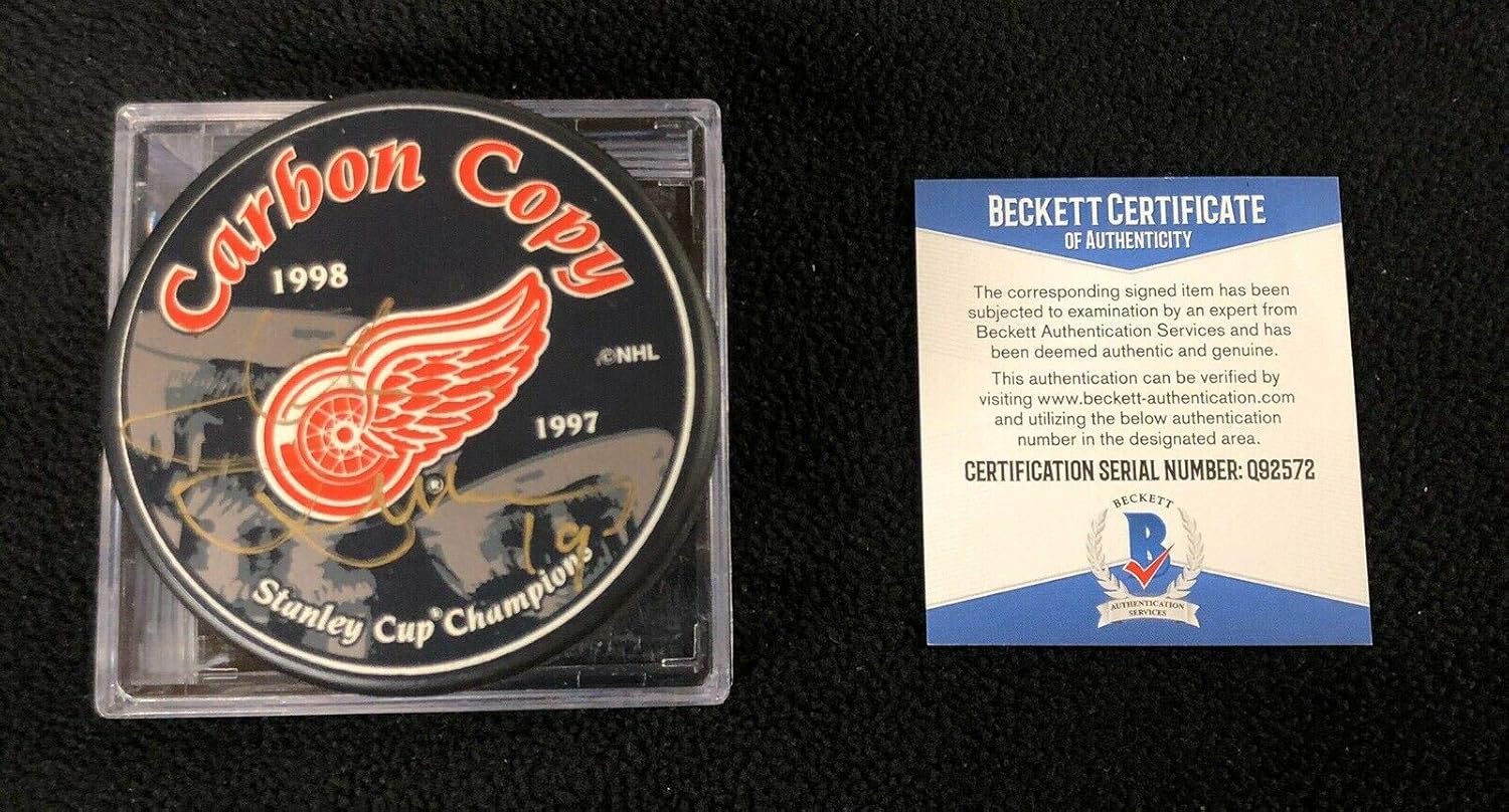 steve yzerman signed puck