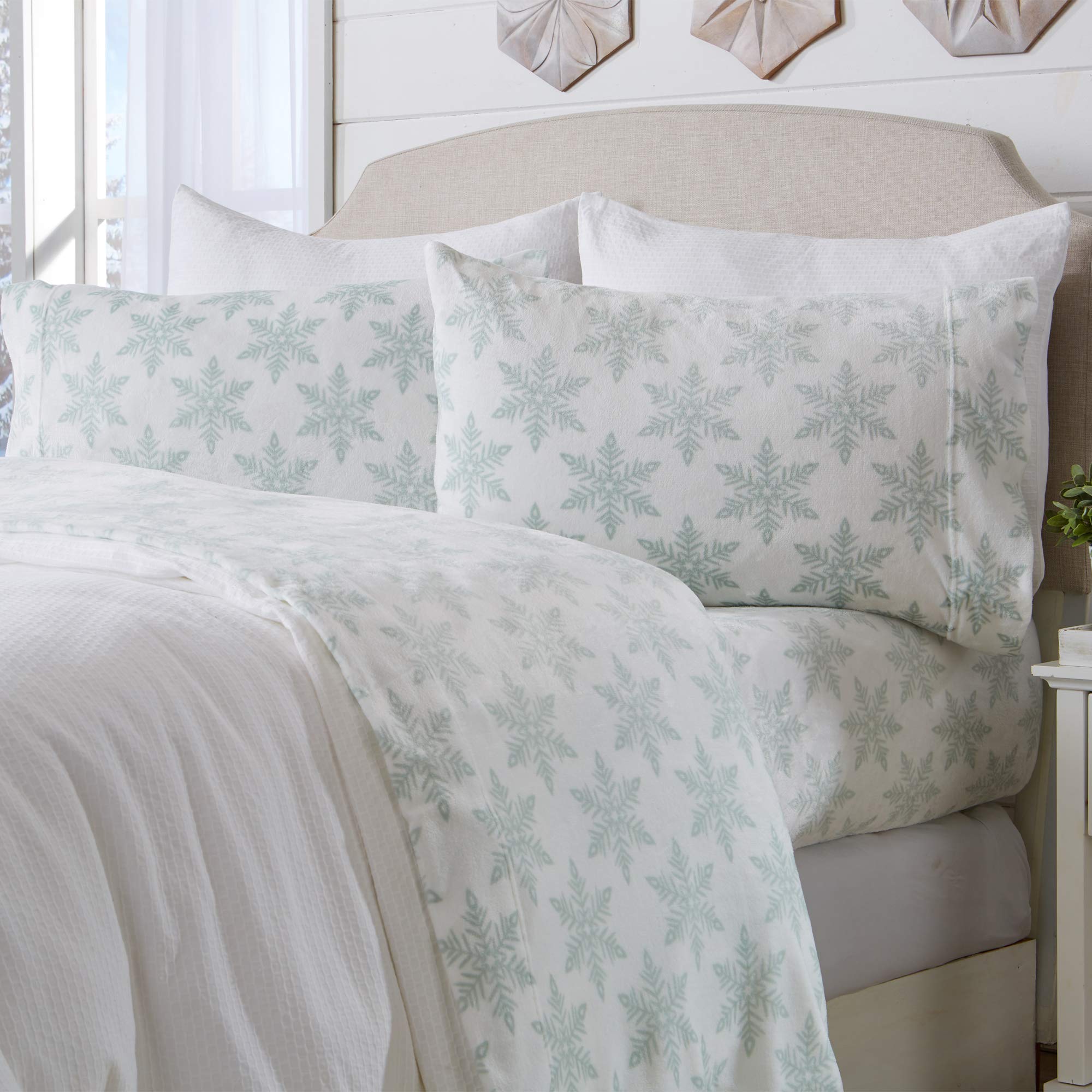 Micro Fleece Extra Soft Cozy Velvet Plush Printed Sheet Set. Deluxe Bed Sheets with Deep Pockets. Velvet Luxe Collection (Queen, Large Snowflake)