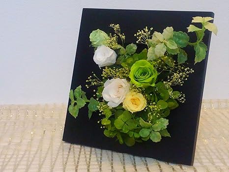 Amazon 立体的なフレームアートのフラワーアレンジグリーン ホワイトローズ ブラックフレームl プリザーブドフラワー 母の日 フラワーアレンジメント オンライン通販
