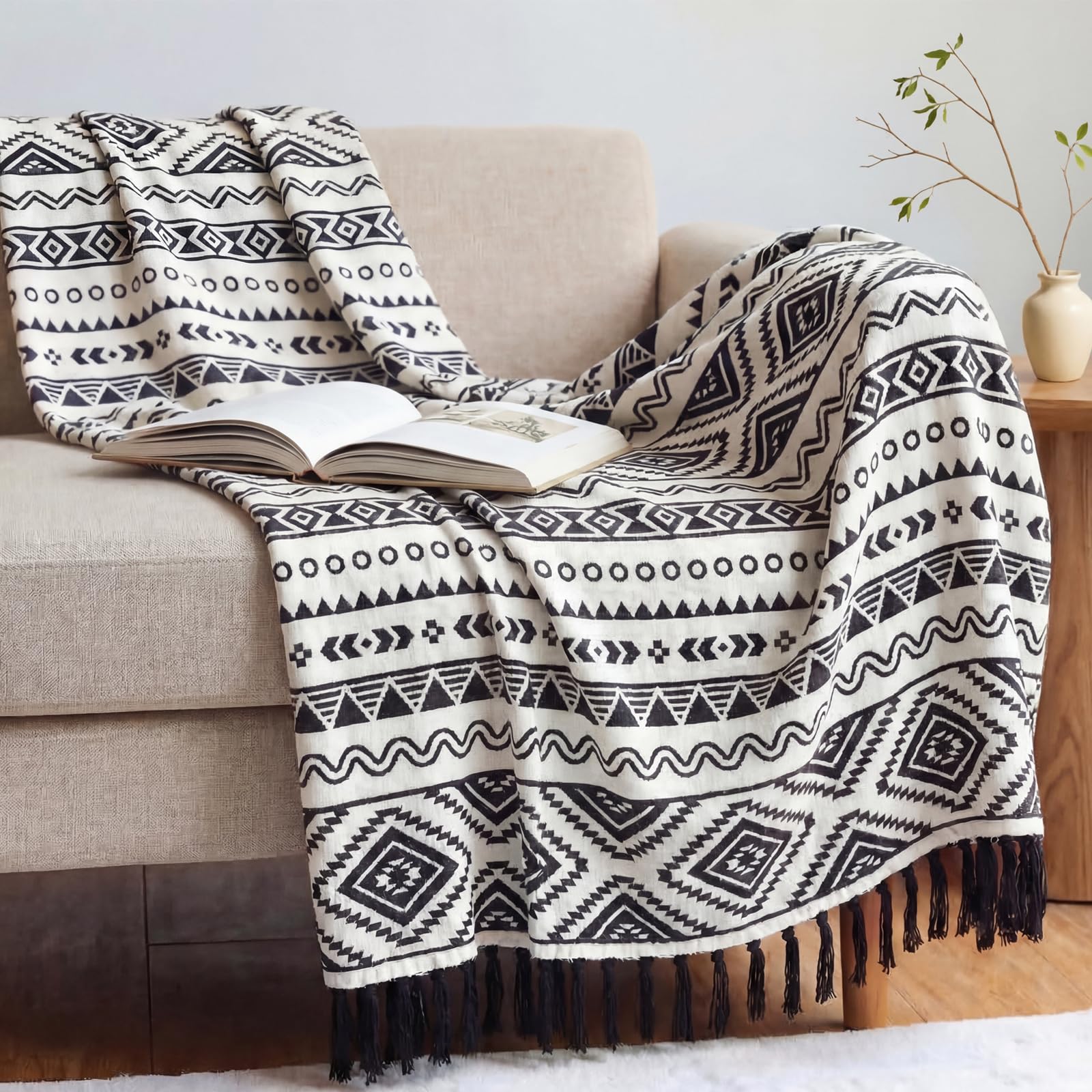 CASAAGUSTO Boho Throw Blanket - Black and White Decorative Blankets with Tassel, Printed Flannel Bohemian Throw Blanket for Chair, Bed, Sofa, Couch(50 * 60, Black and White)