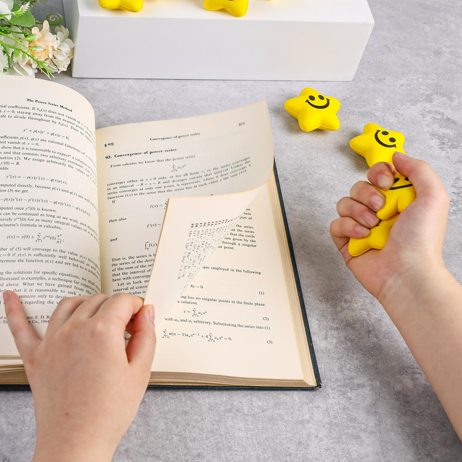 Koogel 20 Stück Stressbälle, Stern Schaum Smile Ball Sternform Stressball Relief Stern Stress Ball Lächeln Stressball für Schule Belohnung Student Party Tasche Füllstoffe