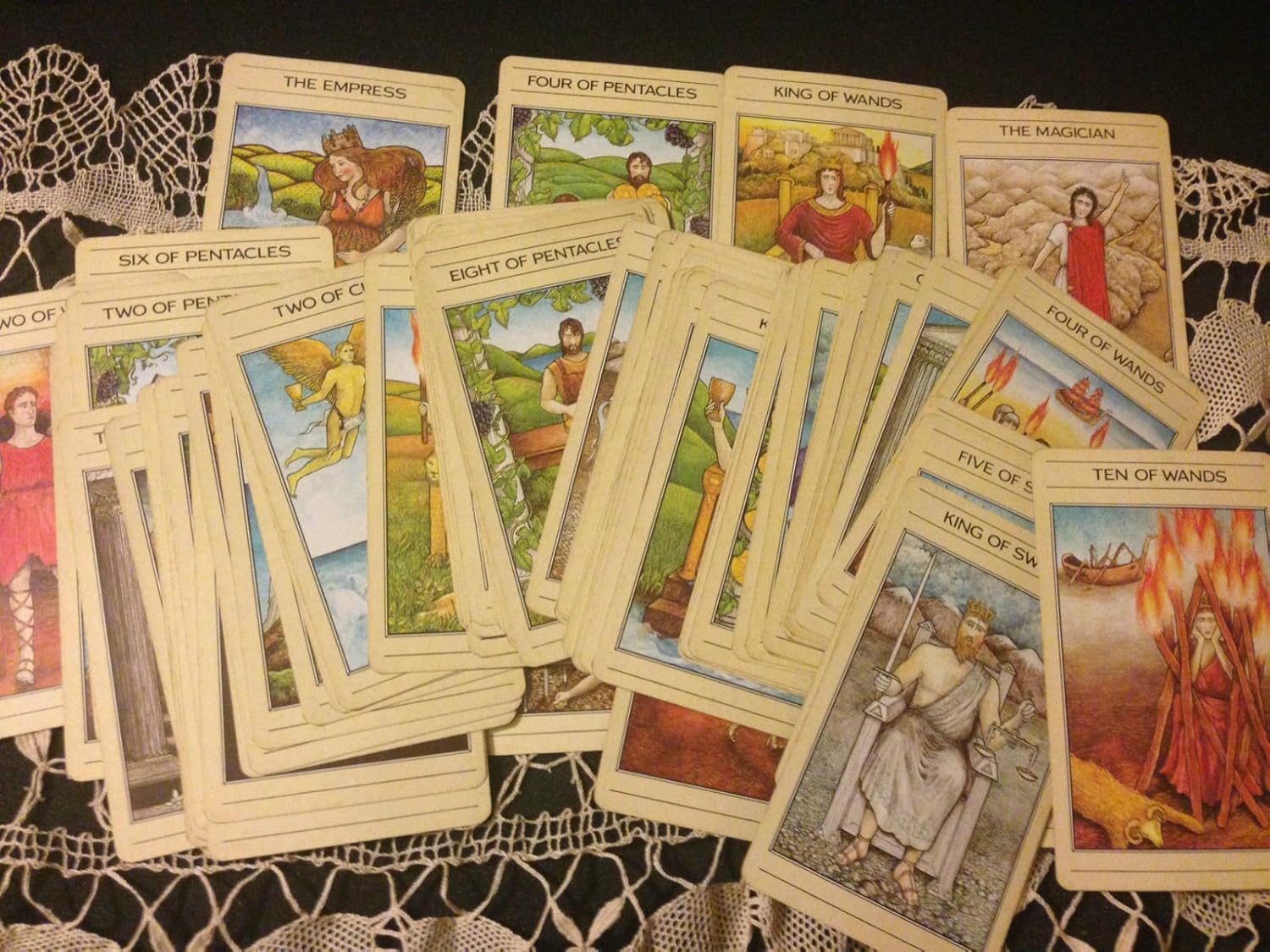 Таро тота выставка. Вивьена таро. Таро паулины галерея. Таро children of litha. Вивьена таро.