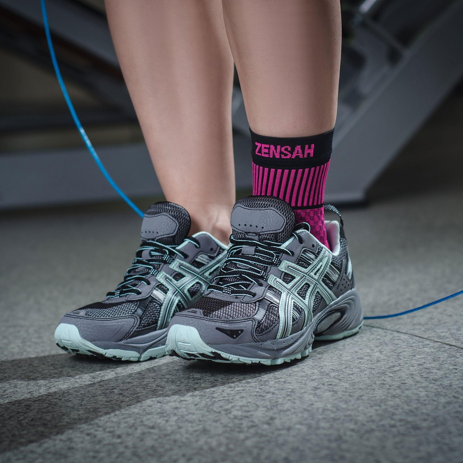 Zensah Ankle Support - Compression Ankle Brace - Great for Running, Soccer, Volleyball, Sports - Ankle Sleeve Helps Sprains, Tendonitis, Pain: Clothing