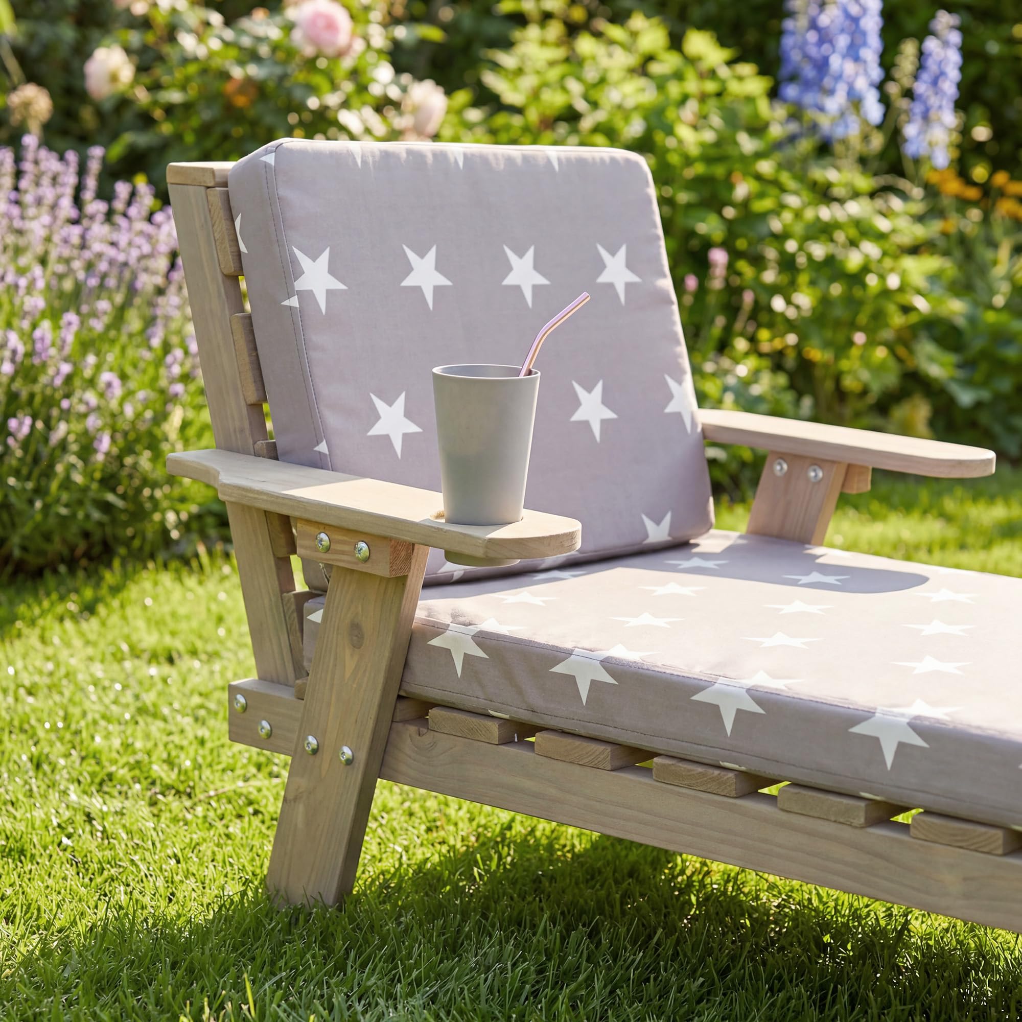 roba Gartenliege für Kinder - Sonnenliege aus Holz mit Getränkehalter - Geeignet für Kleinkinder ab 18 Monaten - Inklusive Polster im Little Stars Design - Wetterfest - Grau 6