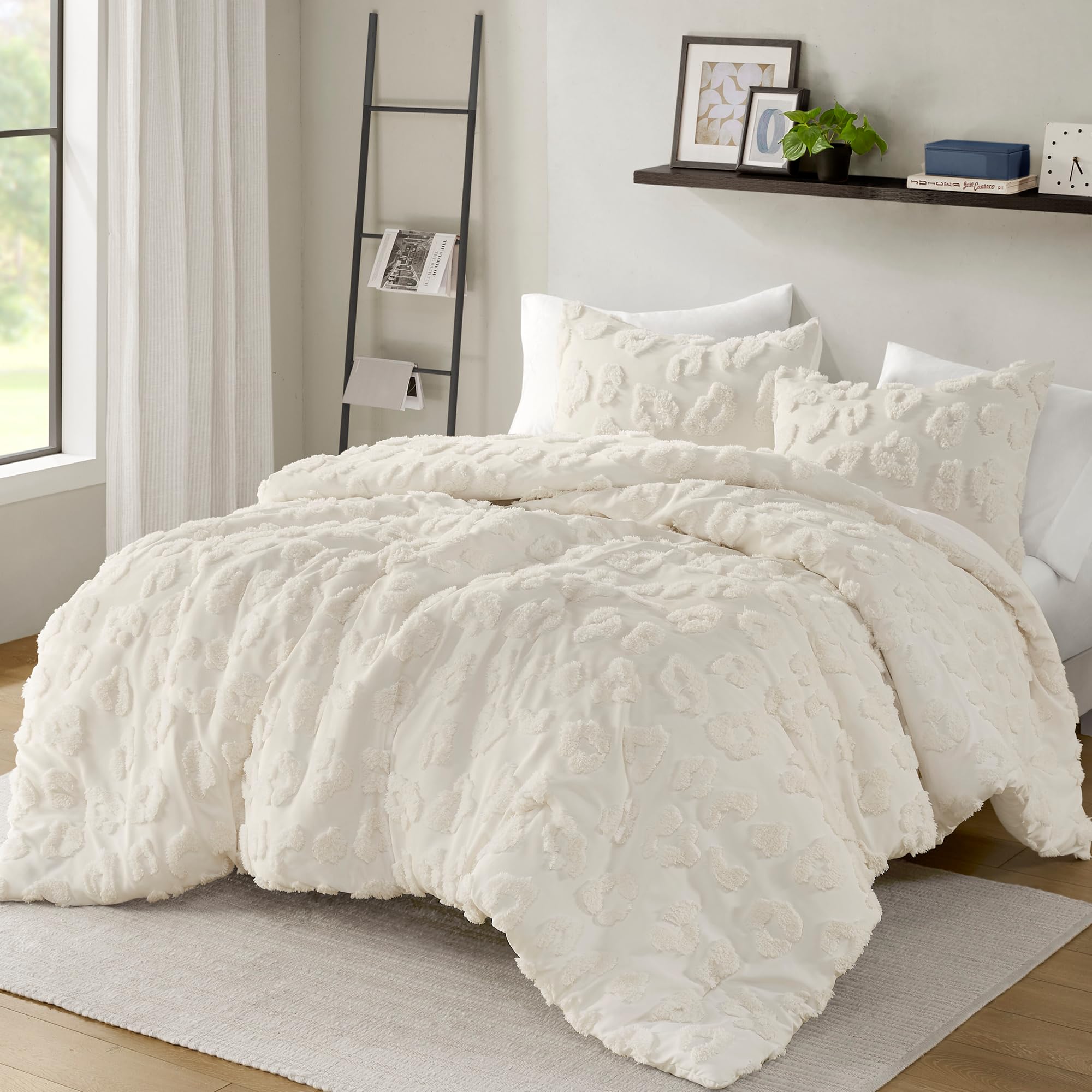 Photo 1 of ***USED****Intelligent Design King Comforter Set Chenille Tufted Animal Print Pattern Comforters King Size, All Season Fluffy Bedding Soft Microfiber Reverse, Larissa, King/Cal King Off-White 3 Piece