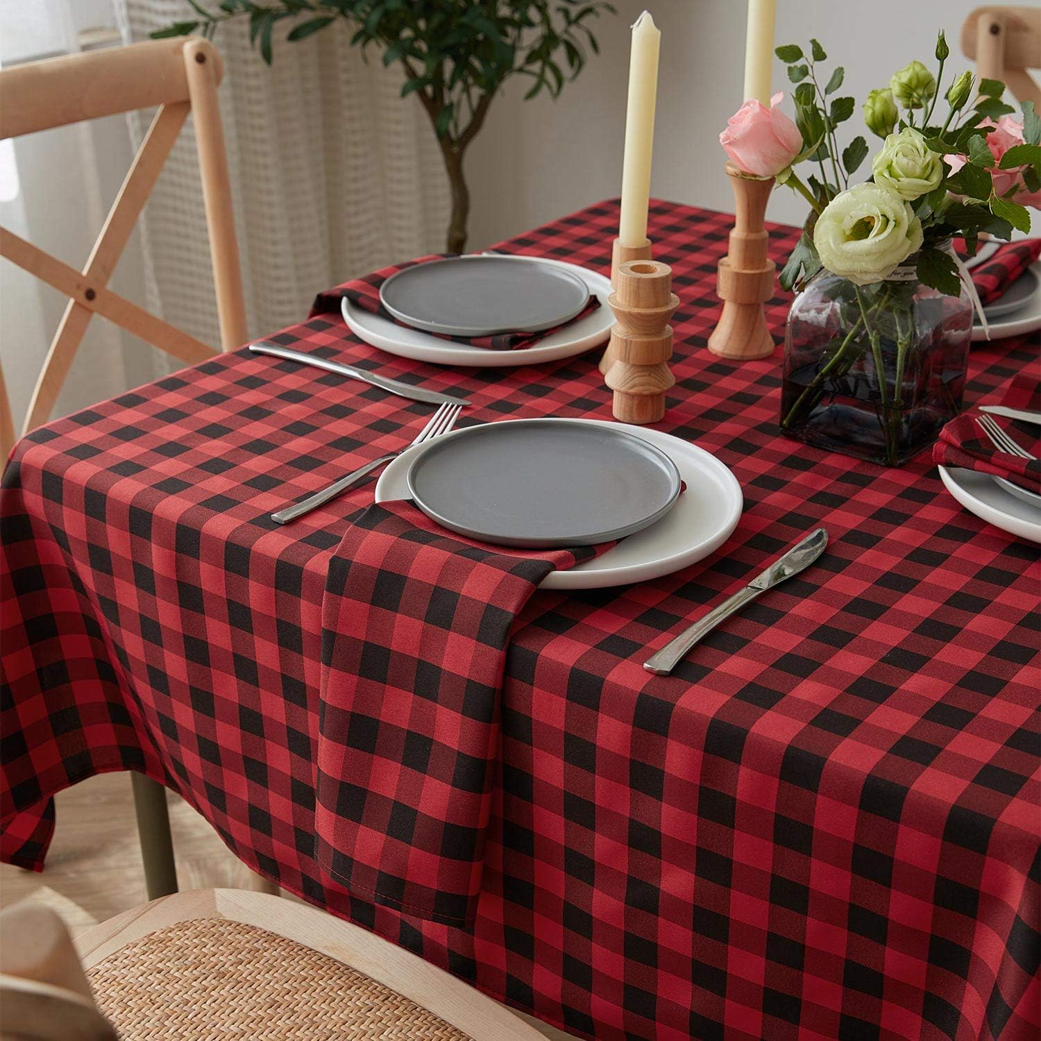 VEEYOO Polyester Checkered Cloth Napkins Set of 12 Pieces Buffalo Plaid Napkins Hemmed Edges Washable Gingham Oversized Dinner Napkins Stain Resistant Table Napkins (17x17 inch, Black & Red Napkins): Kitchen & Dining