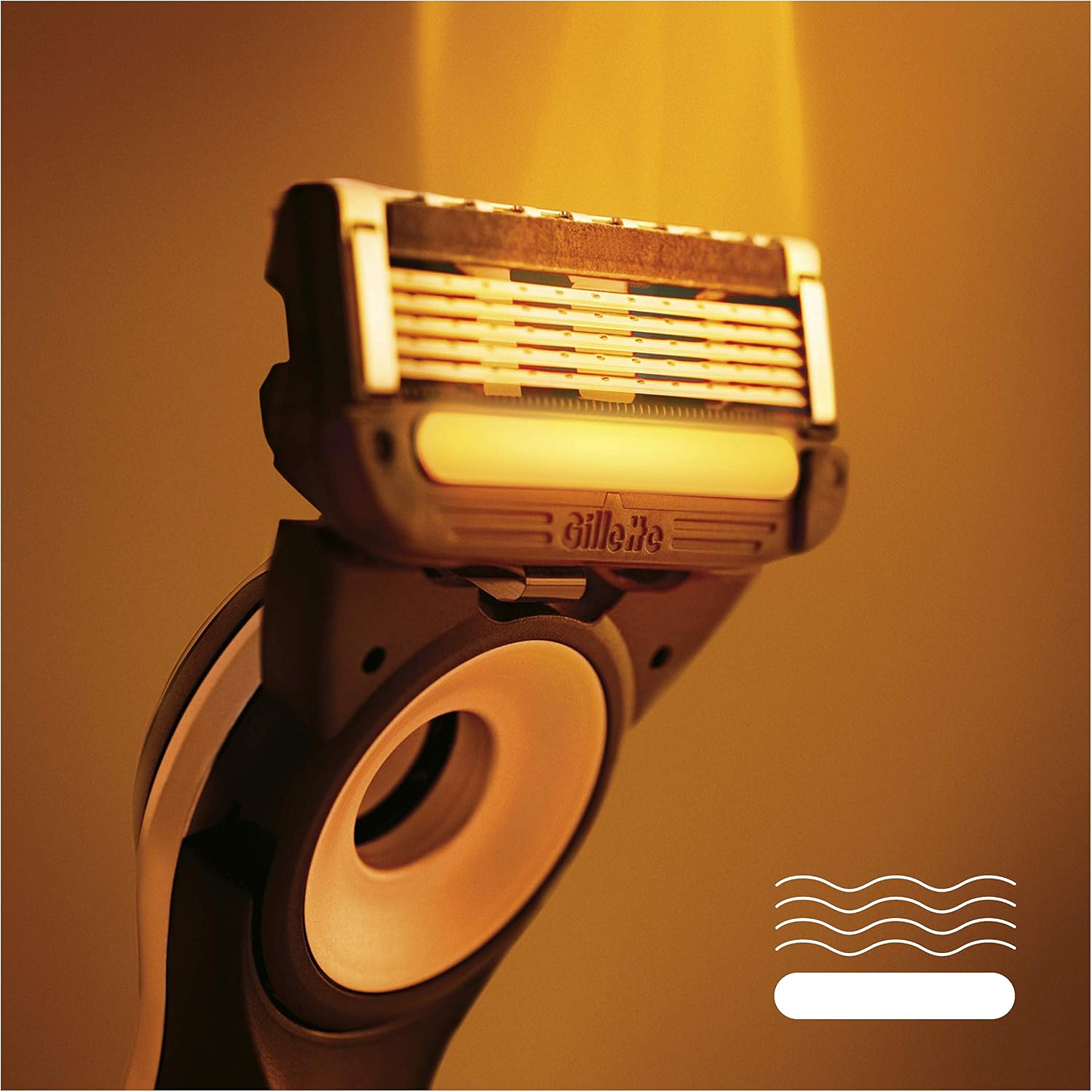 Gillette Labs Heated Men's Razor + 1 Razor Blade Refill, FlexDisc Technology, 100% Waterproof, Gifts for Men 2 Pin UK Plug - Image 4