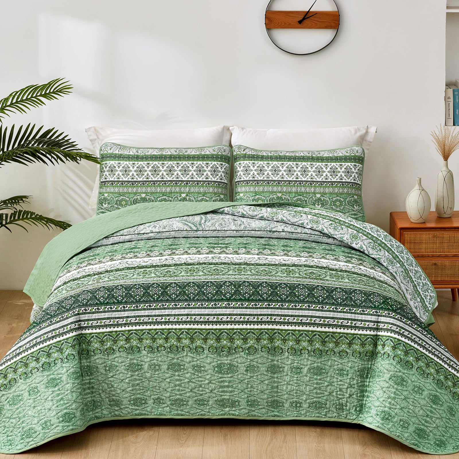 WONGS BEDDING Boho Queen Quilt Set, Light Green Bohemian Quilt Bedding Set, Lightweight Bed Decor Bedspread for All Season Reversible Microfiber Coverlet Bedding Set 96"x90"(3 Pieces) Image