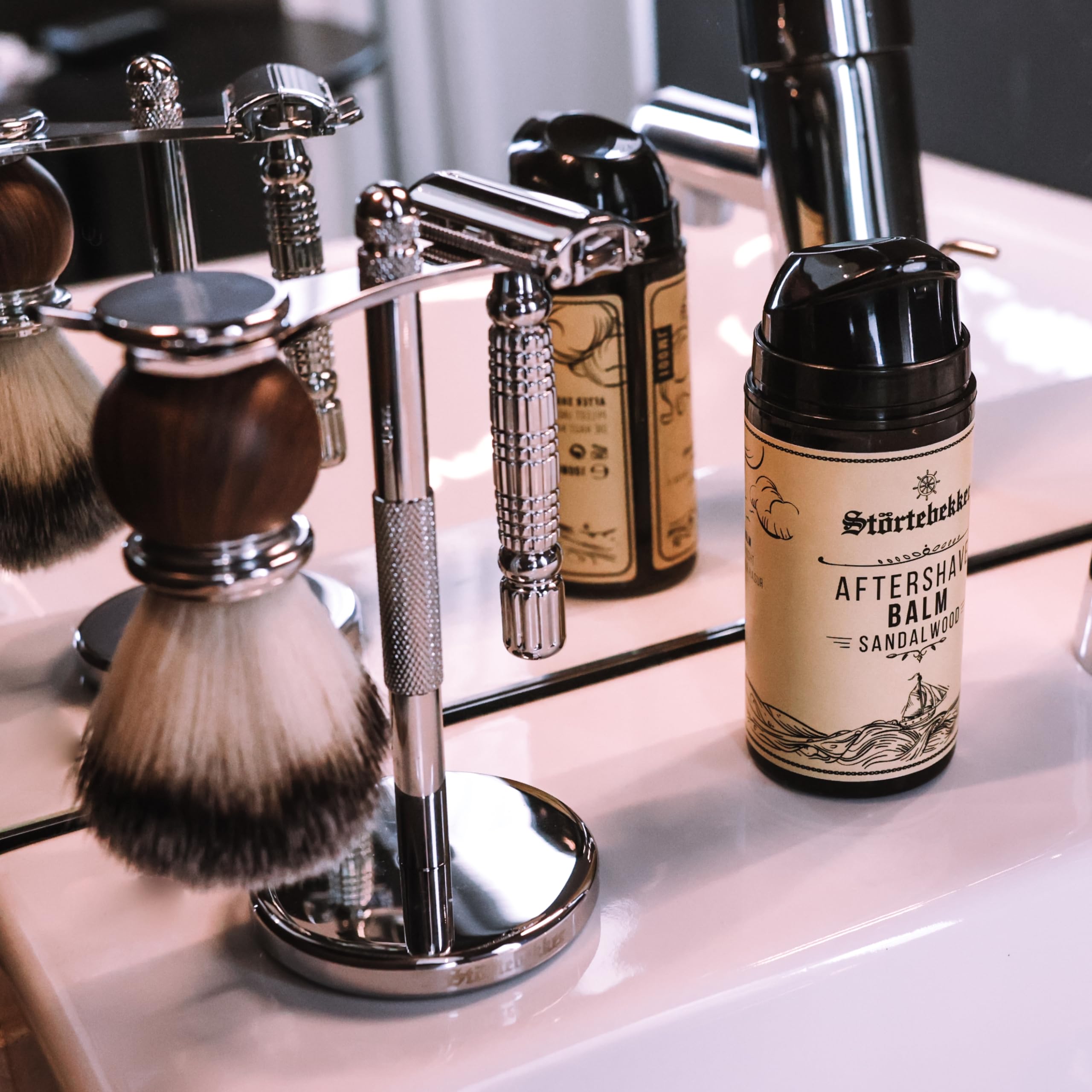 Störtebekker® Premium After Shave Balsam für Herren mit Sandelholz Duft - Gegen Hautirritationen, Rasurbrand - Hautpflege nach der Rasur - Angenehmer Duft - Männer Aftershave Balm - Made in Germany 4