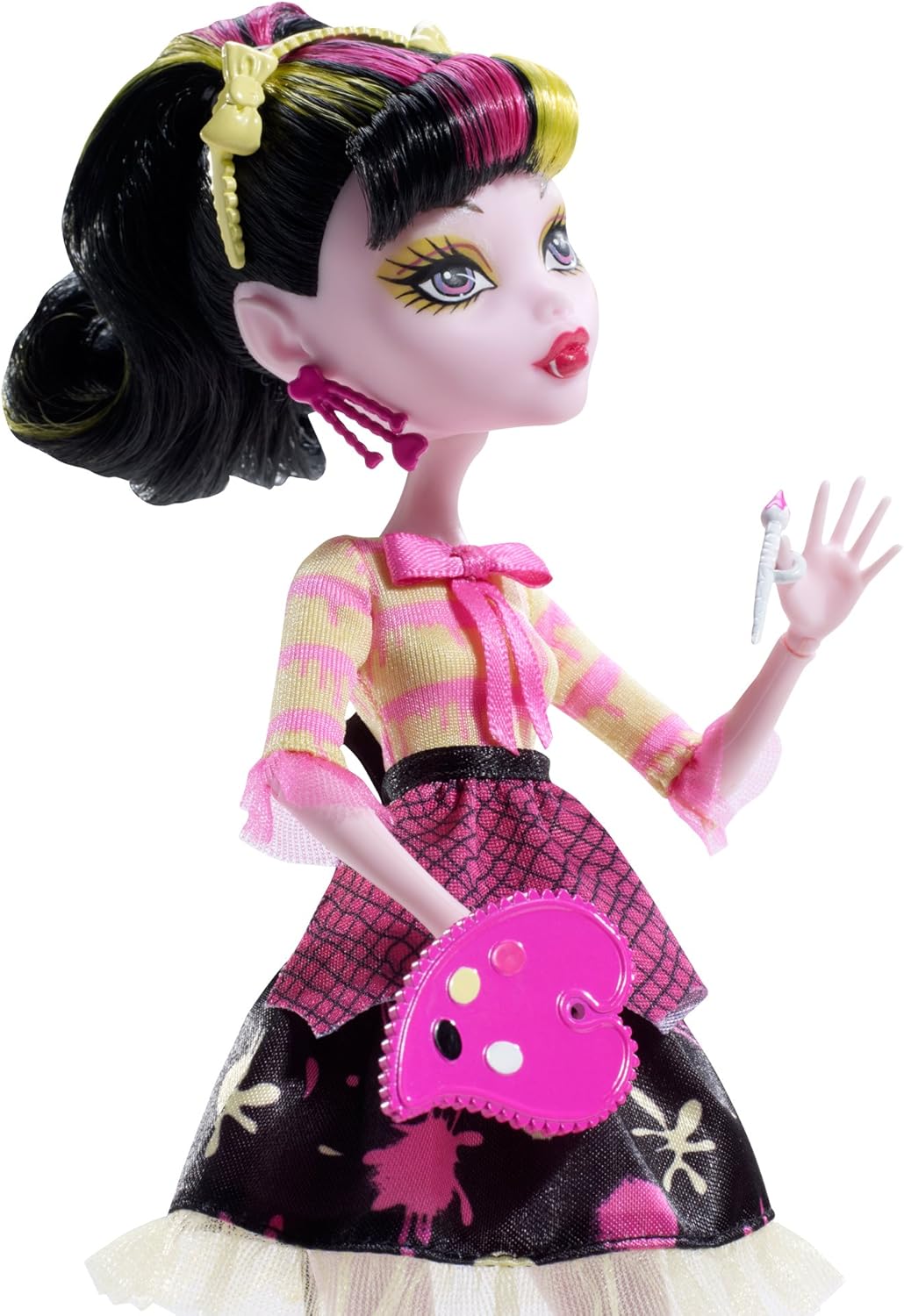 draculaura art class