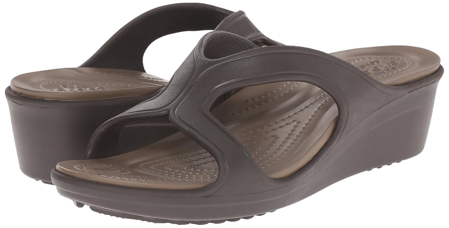 crocs women's fashion sandals