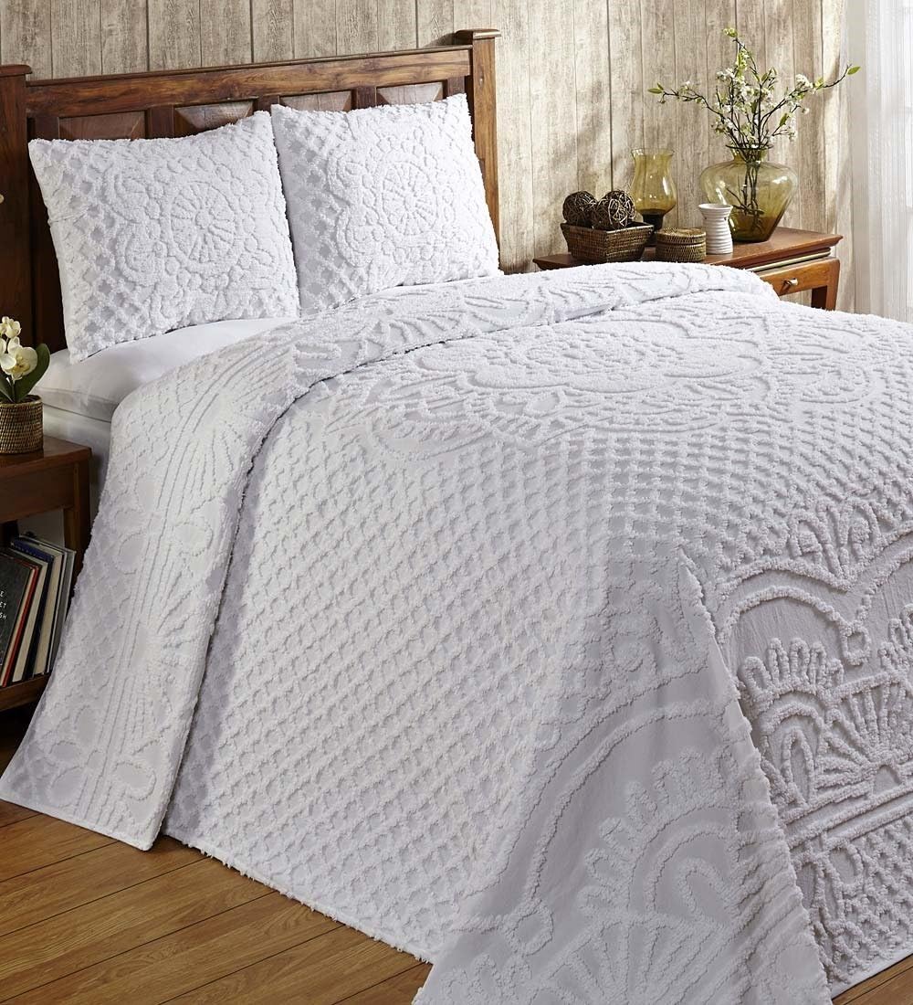 Medallion Tufted Chenille Bedspread, King in White Amazon.ca Home & Kitchen