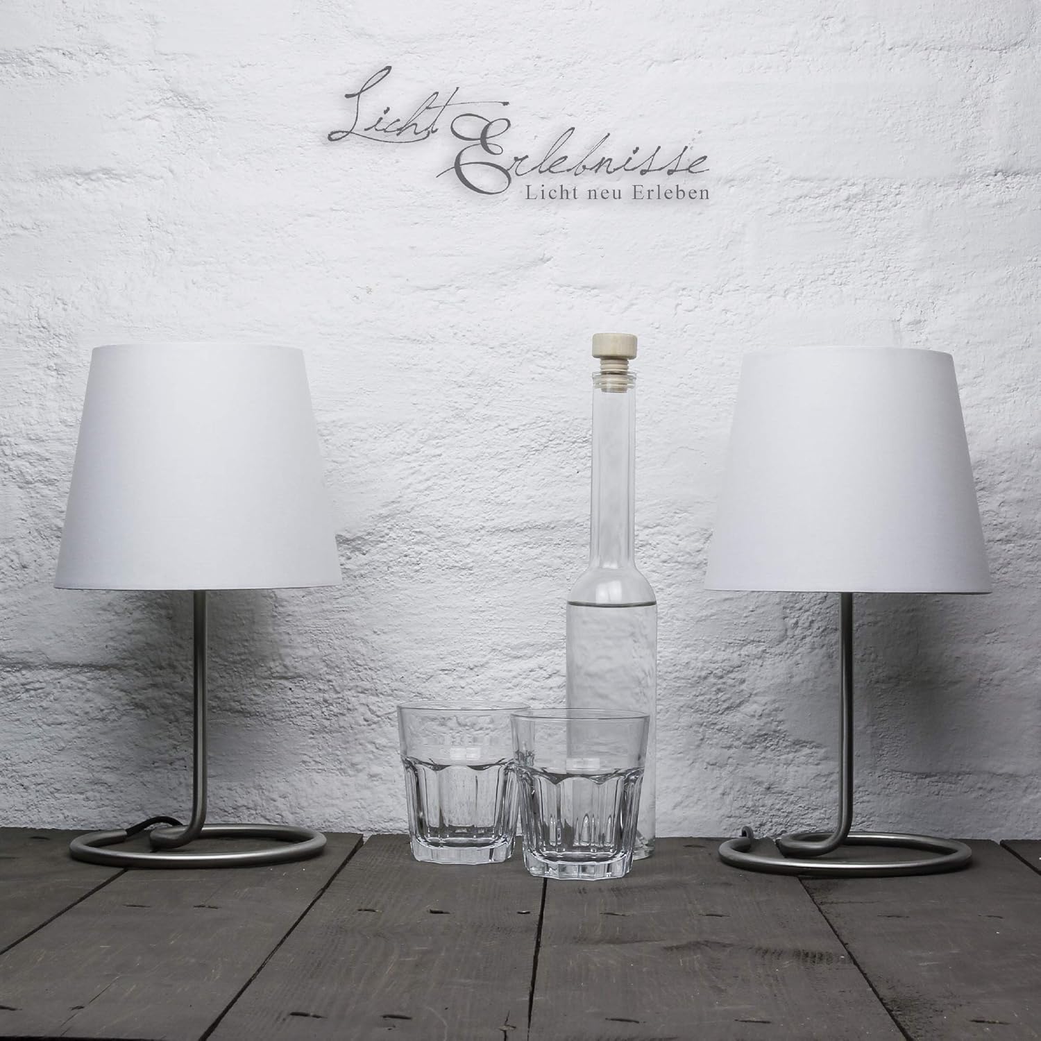 Dekorative Nachttischlampe im praktischem 2er Set mit Stoffschirm in