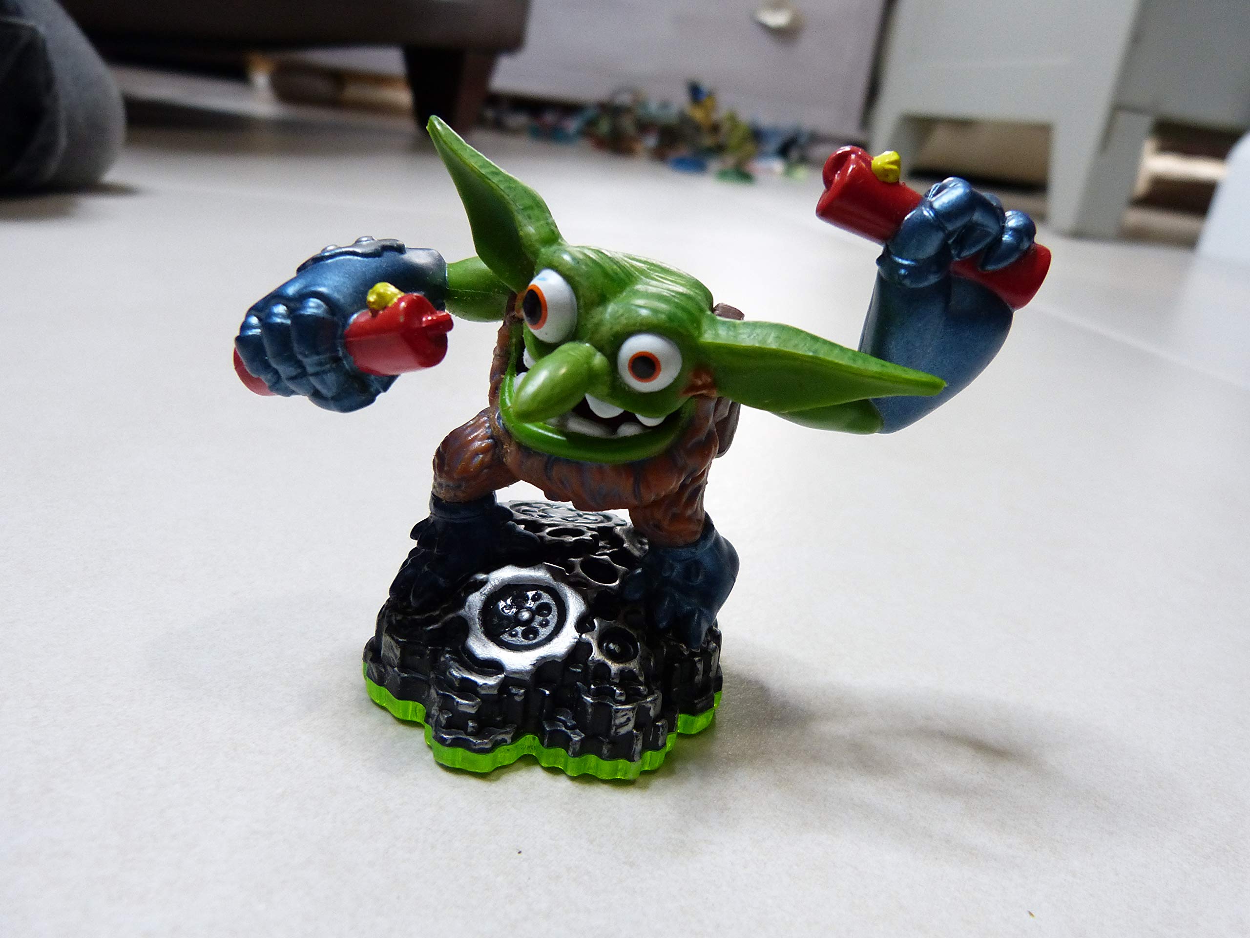 Skylanders LOOSE Figure Boomer Includes Card Online Code
