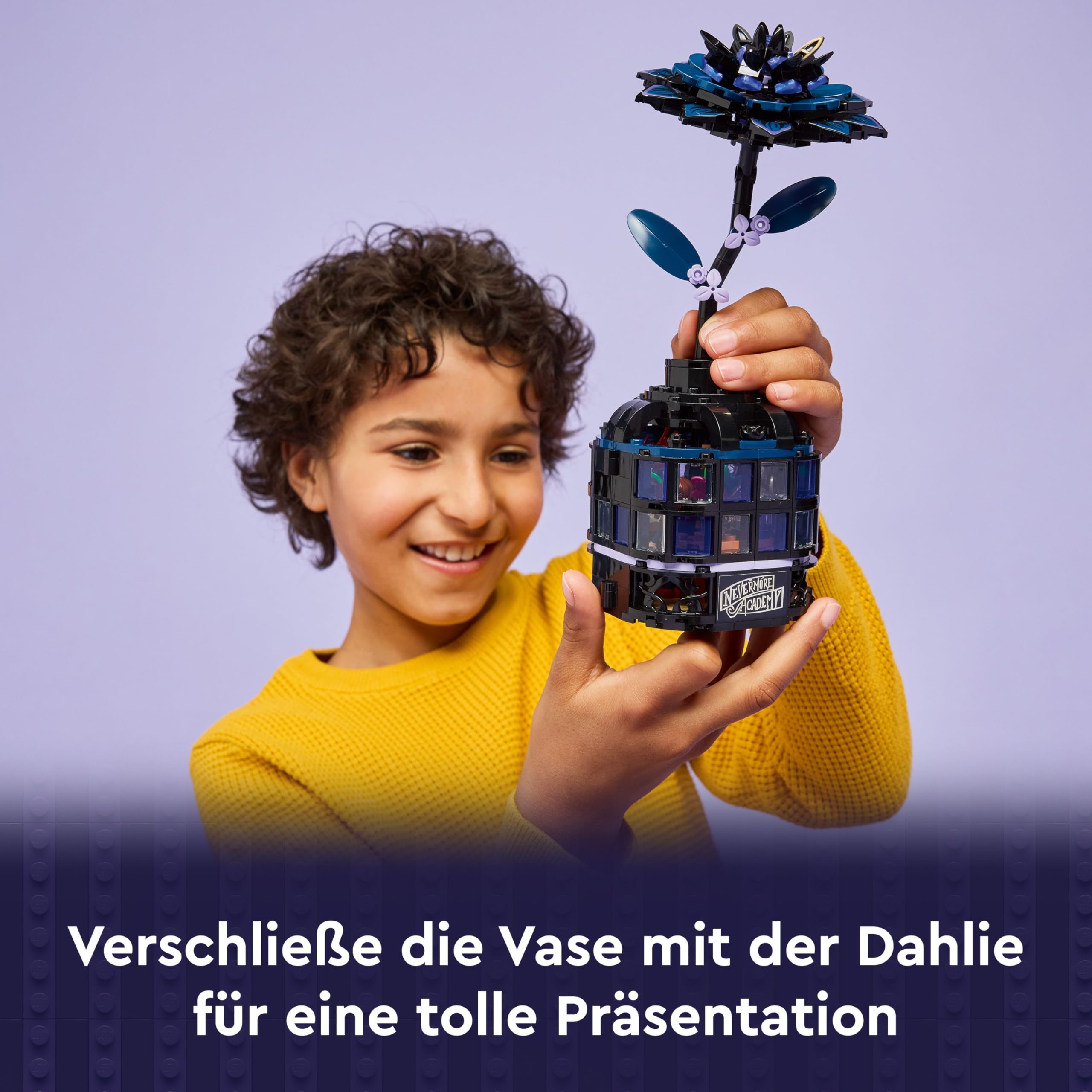 LEGO Wednesday Schwarze Dahlie Spielzeug - Spielset zum Bauen und Ausstellen mit 2 Minifiguren & Zubehör - Modellbau - Kinder Geschenk für Mädchen, Jungen & Fans der TV-Serie ab 9 Jahren - 76784 7